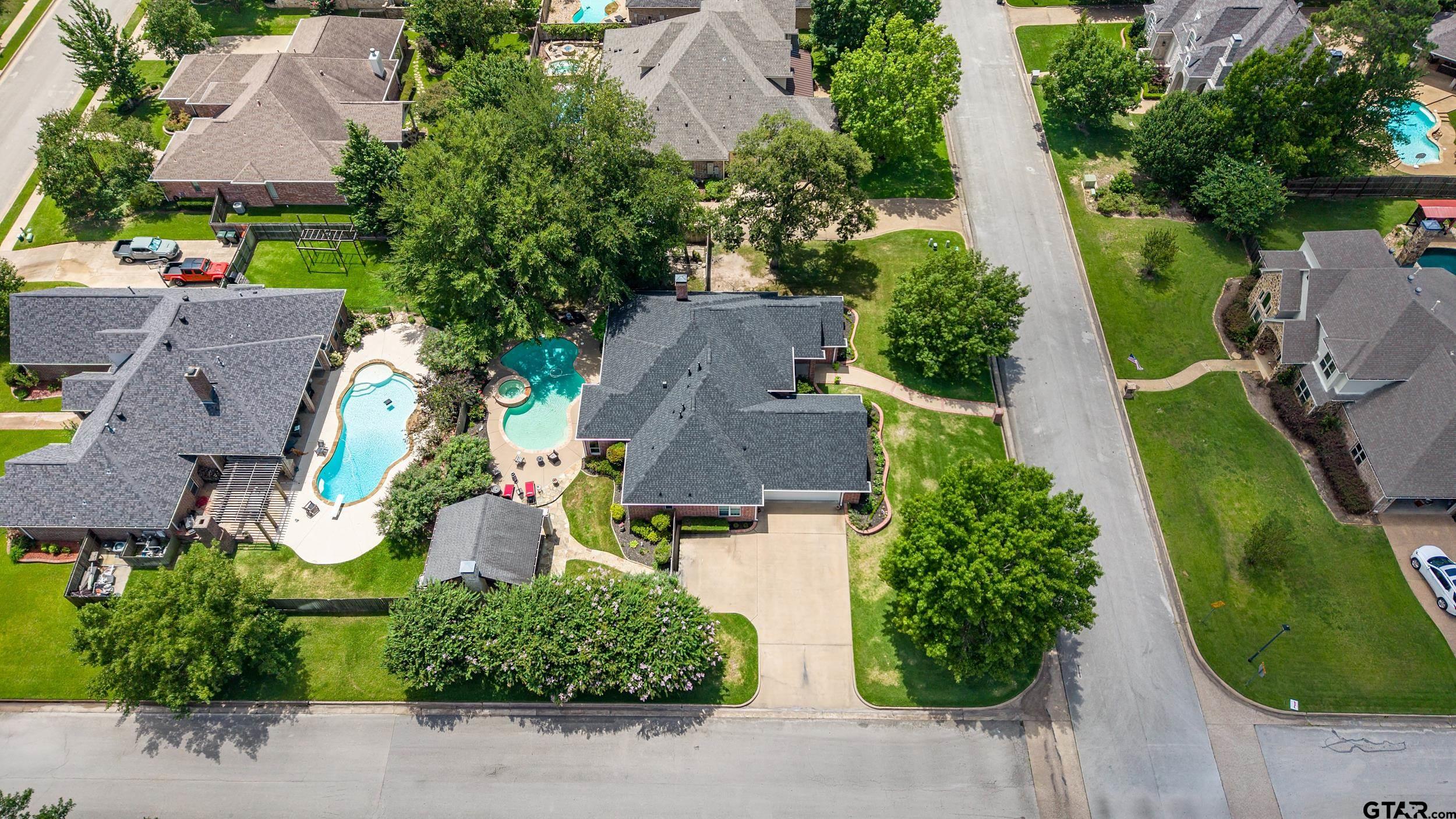 2102 Holly Creek Dr