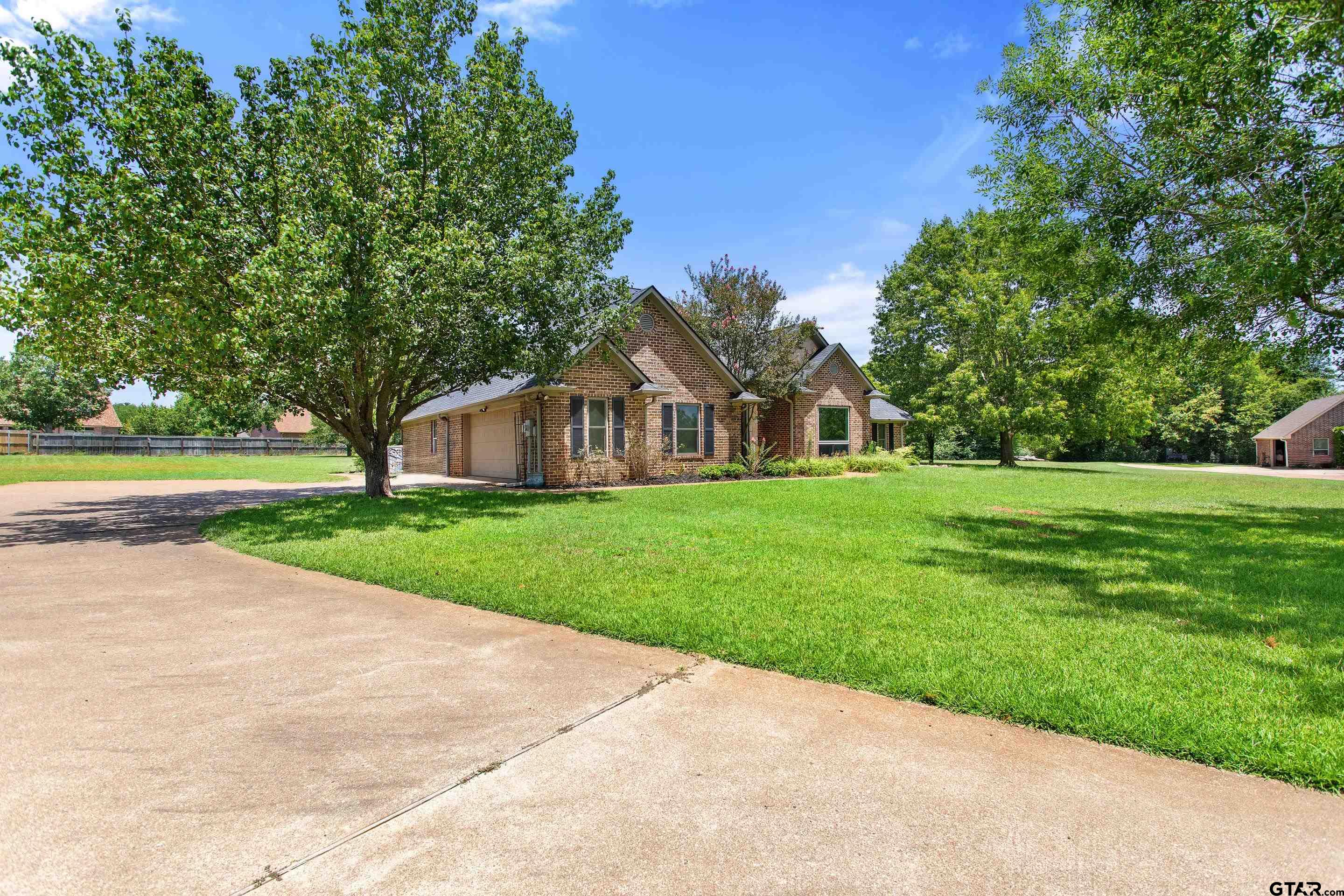 301 Hines Crossing