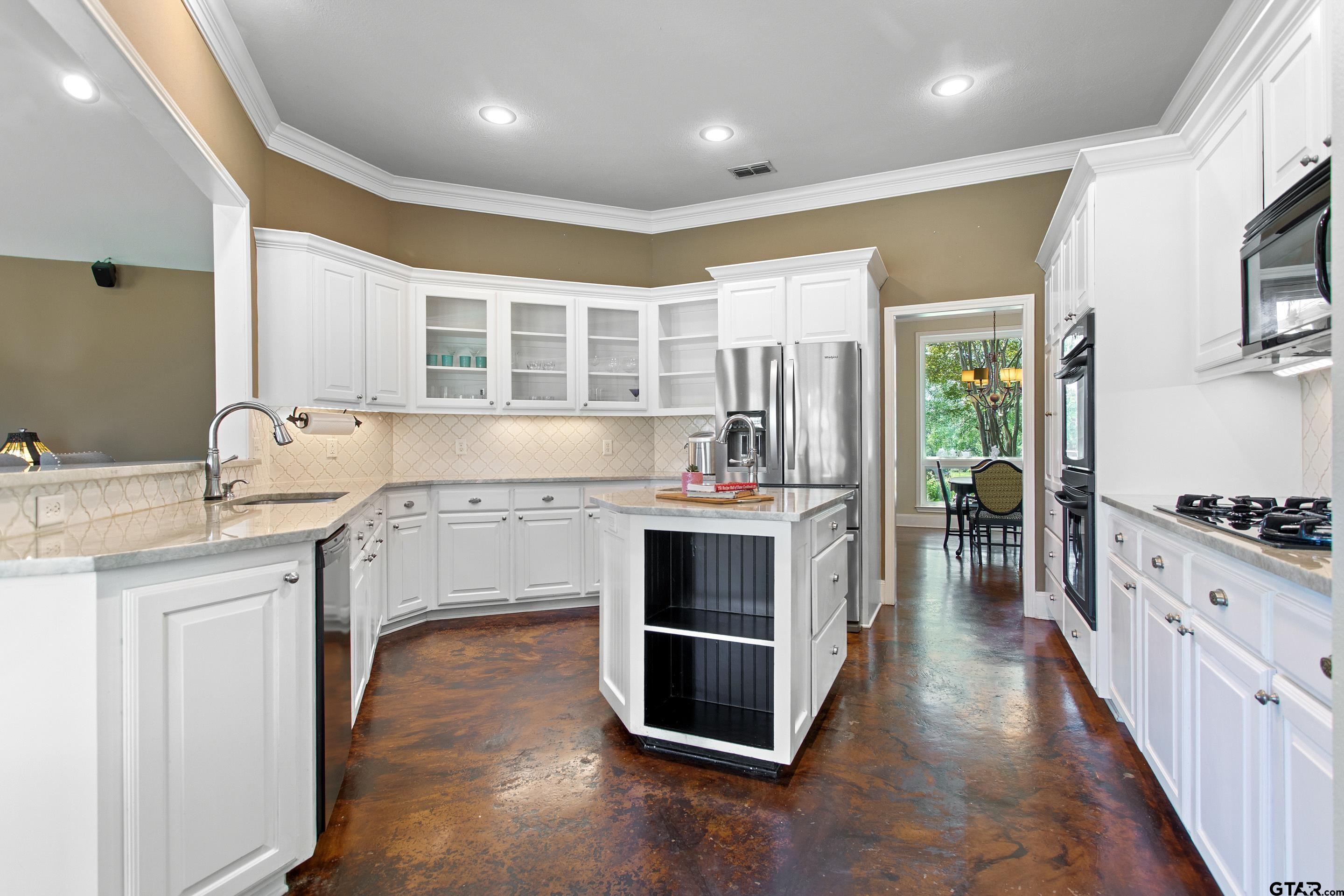 301 Hines Crossing