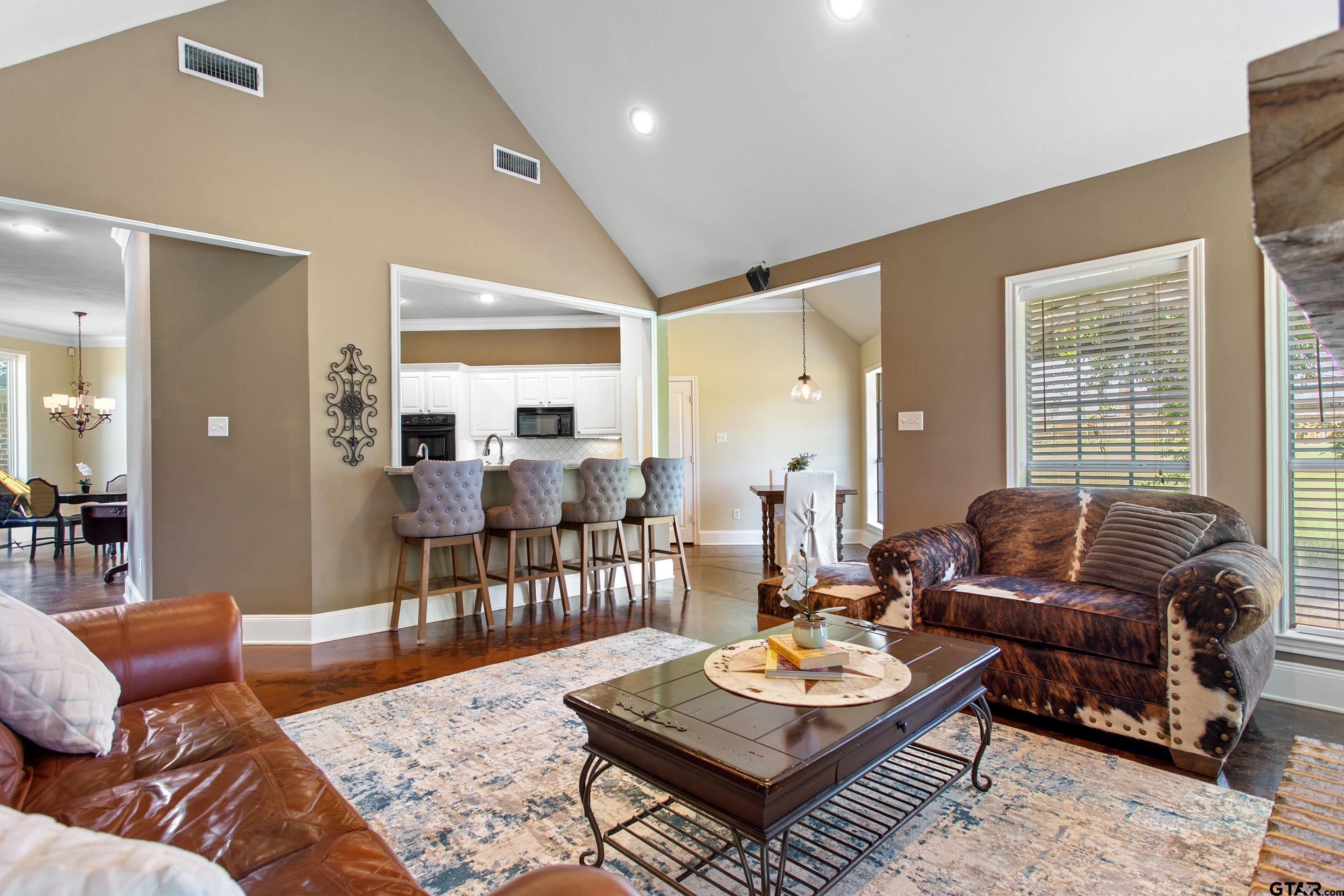 301 Hines Crossing