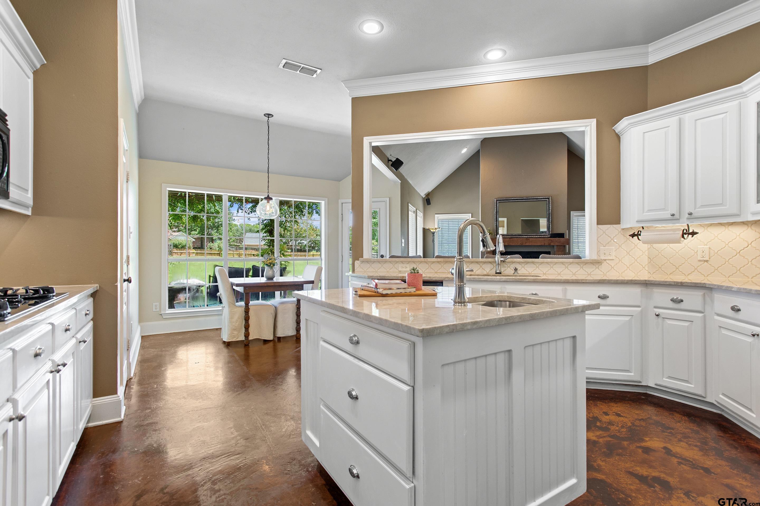 301 Hines Crossing