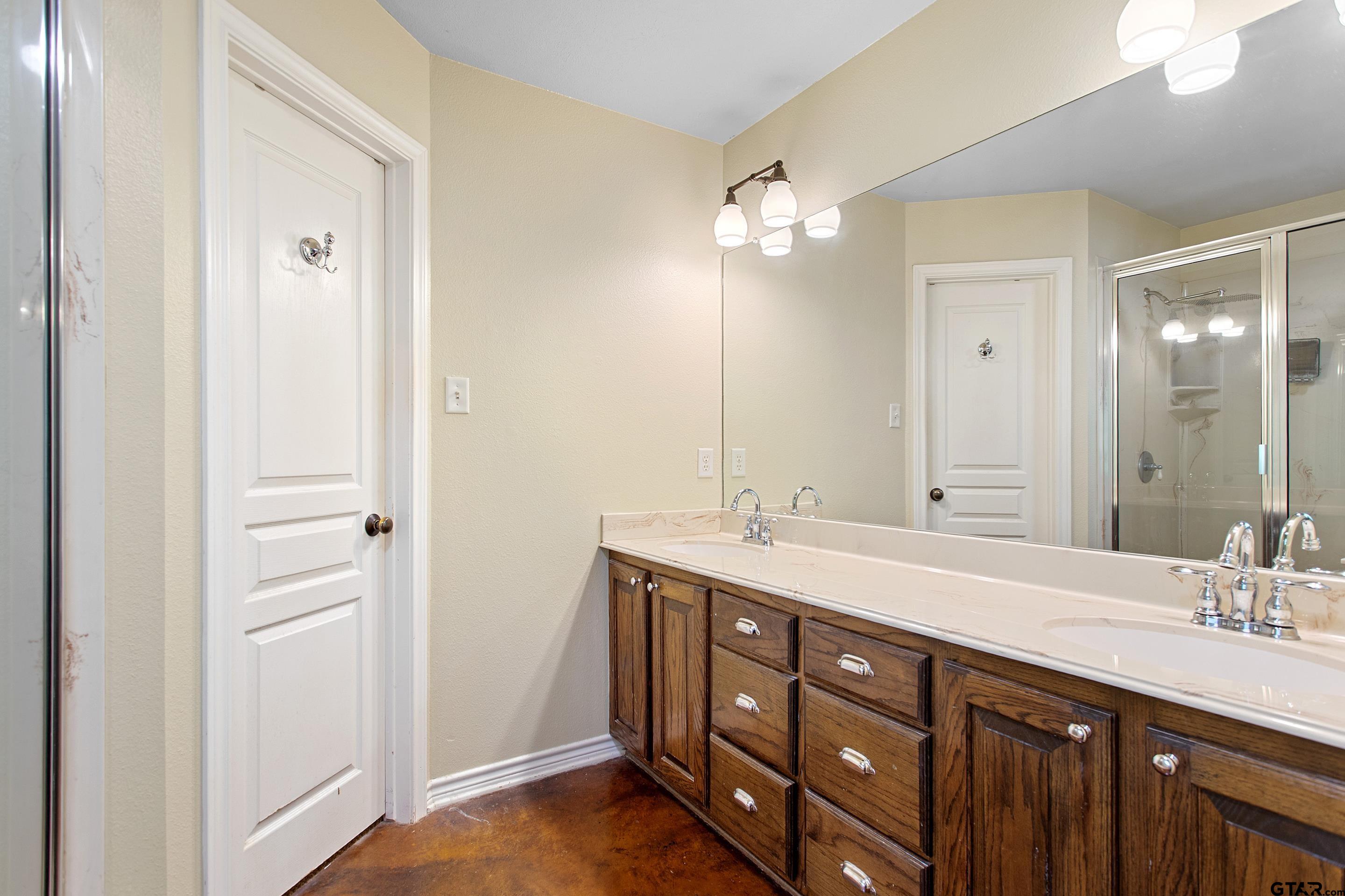 301 Hines Crossing
