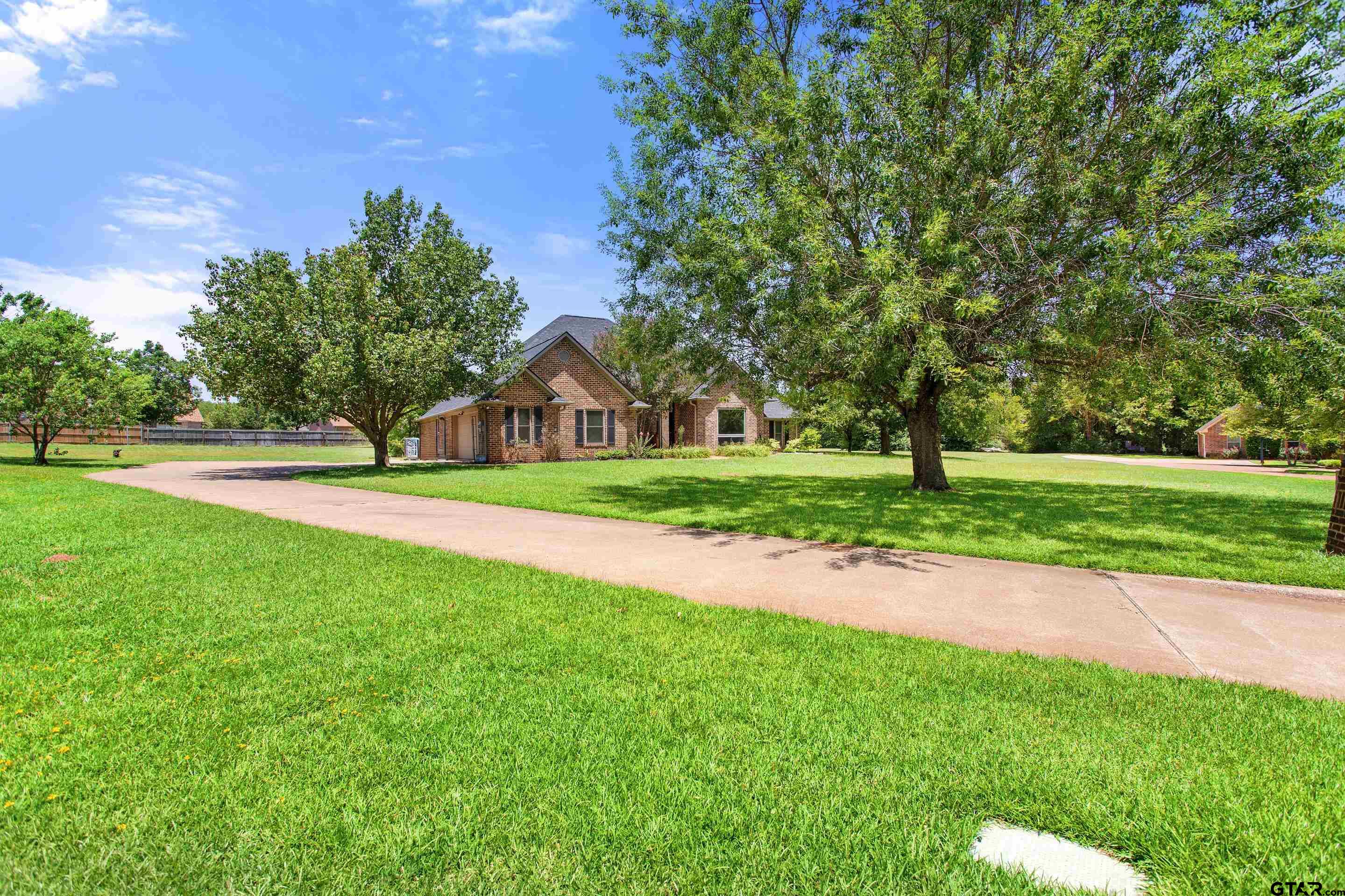 301 Hines Crossing