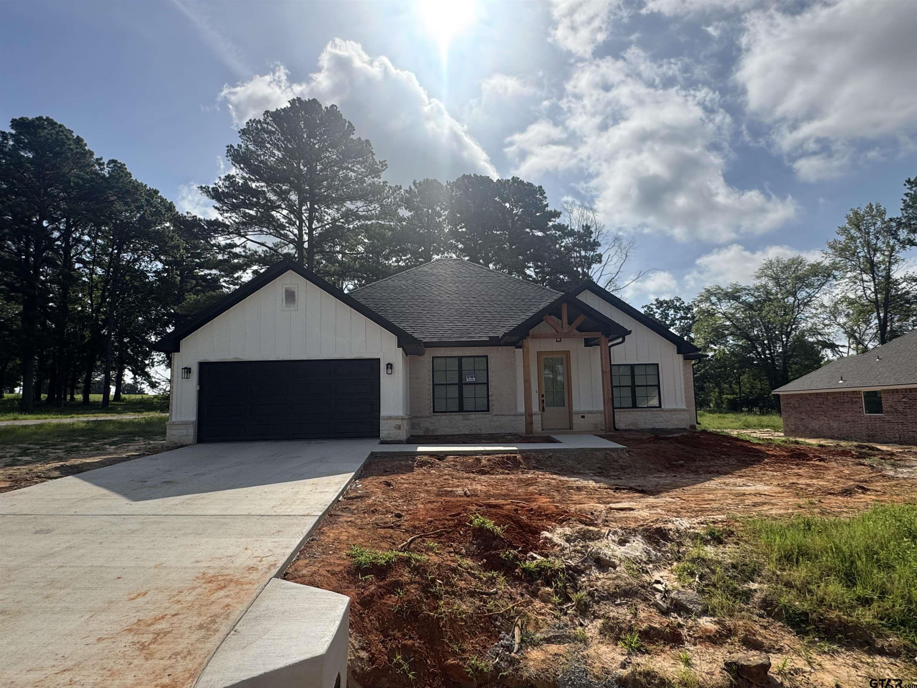 12105 Pinecrest Dr