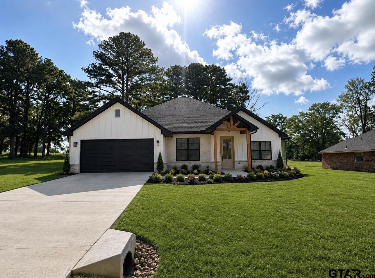 12105 Pinecrest Dr