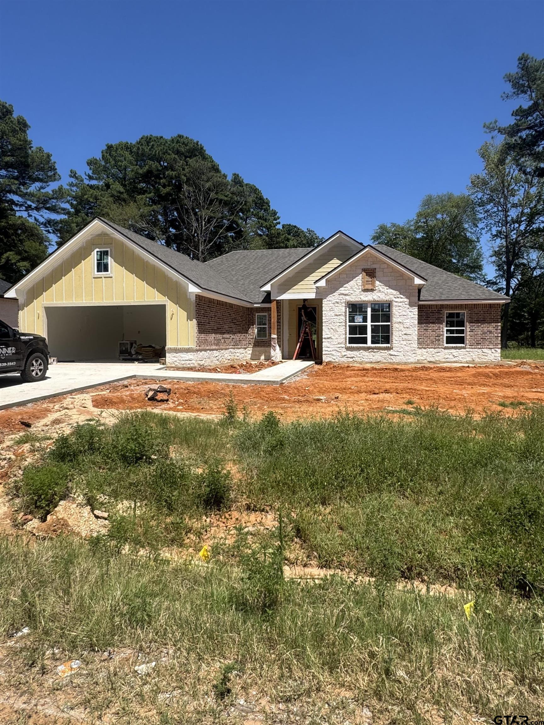 12117 Pinecrest Dr