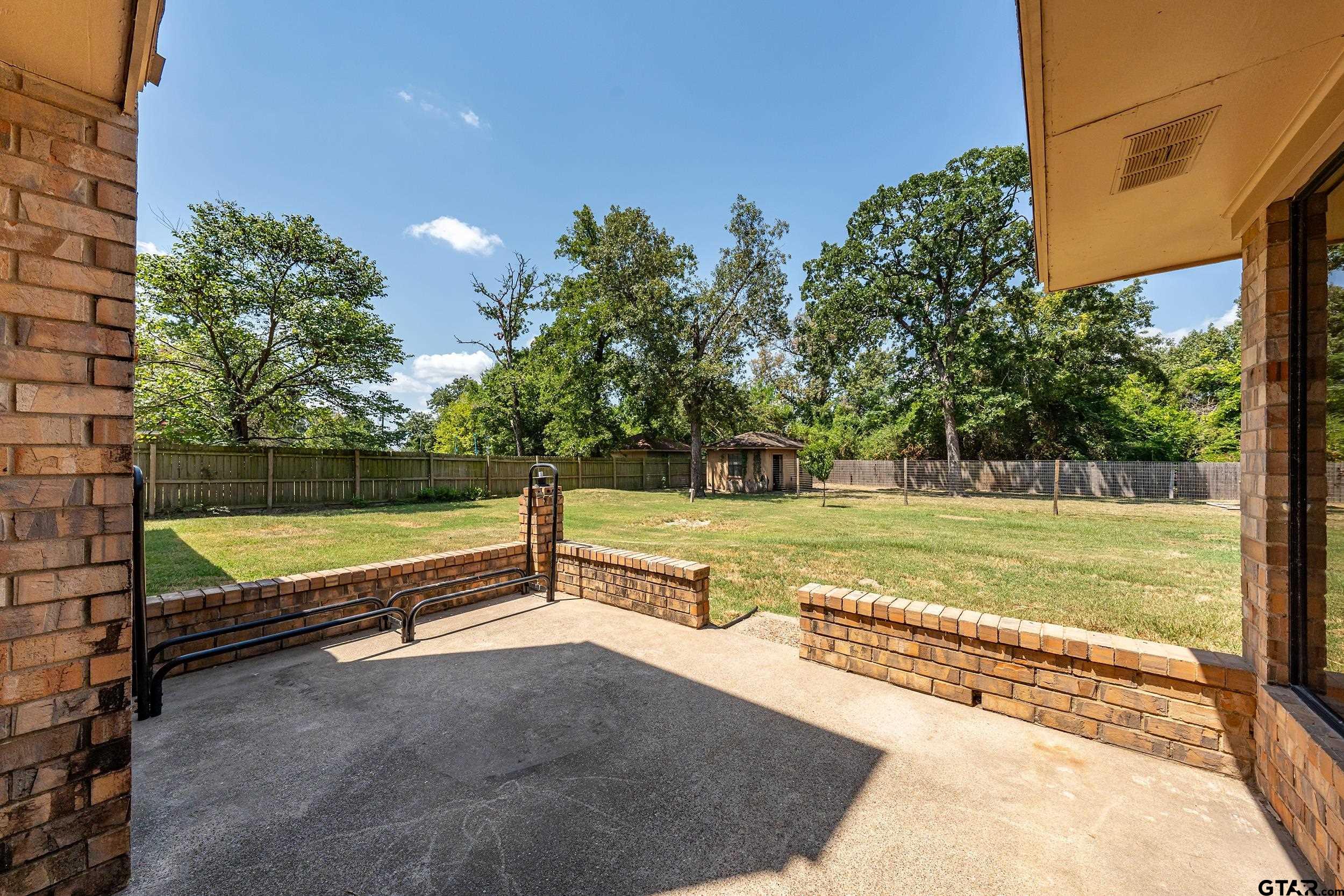 2814 Pineview