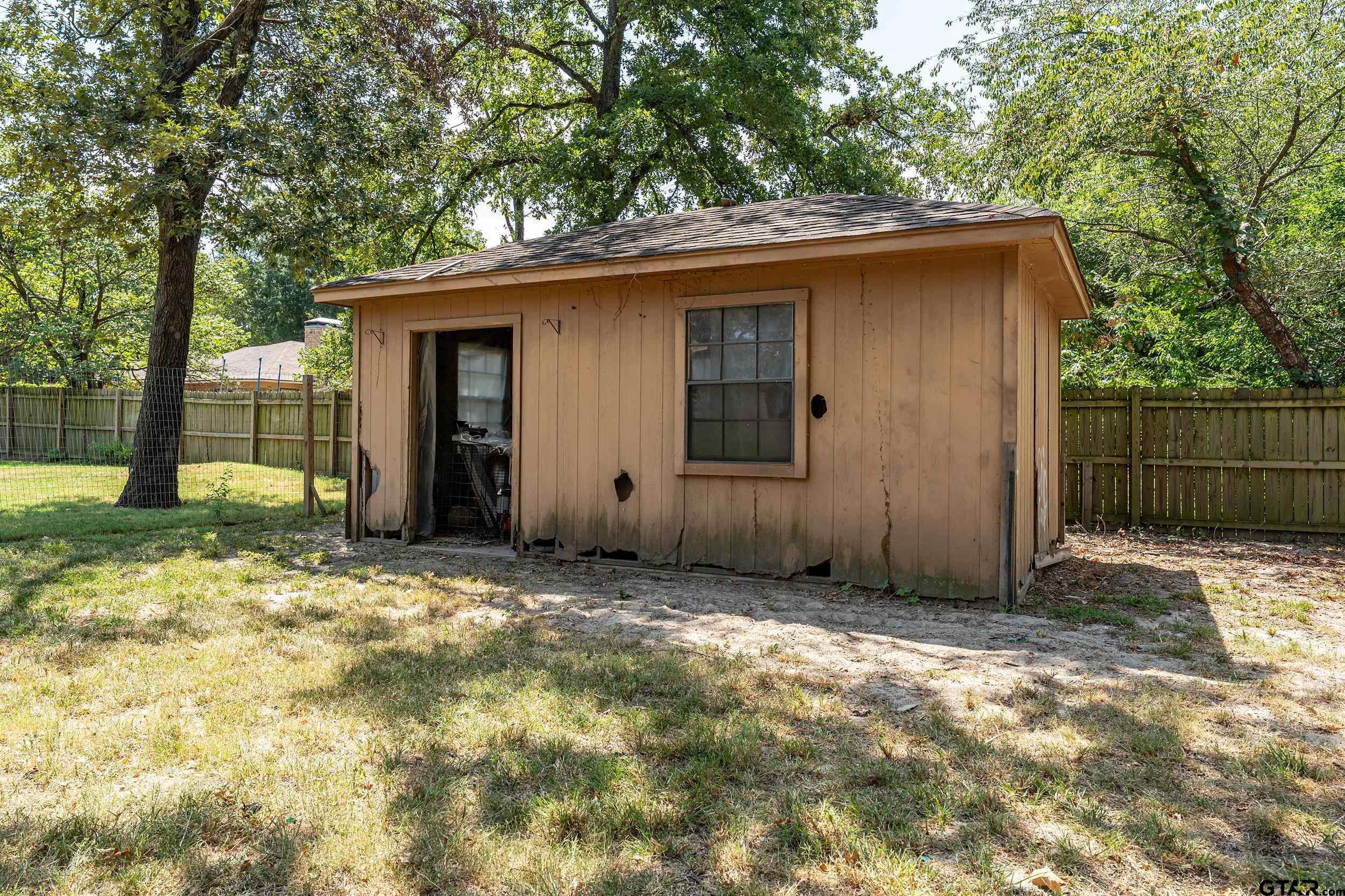 2814 Pineview