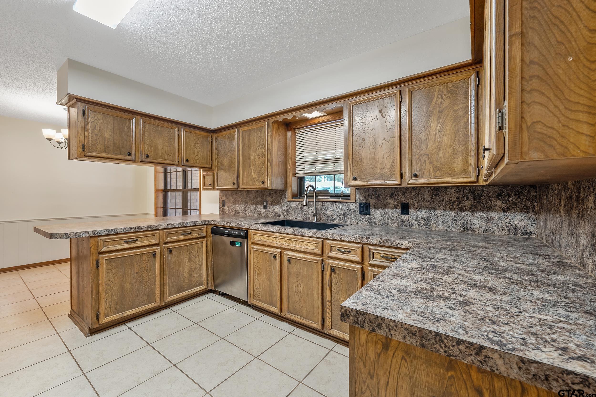 2814 Pineview