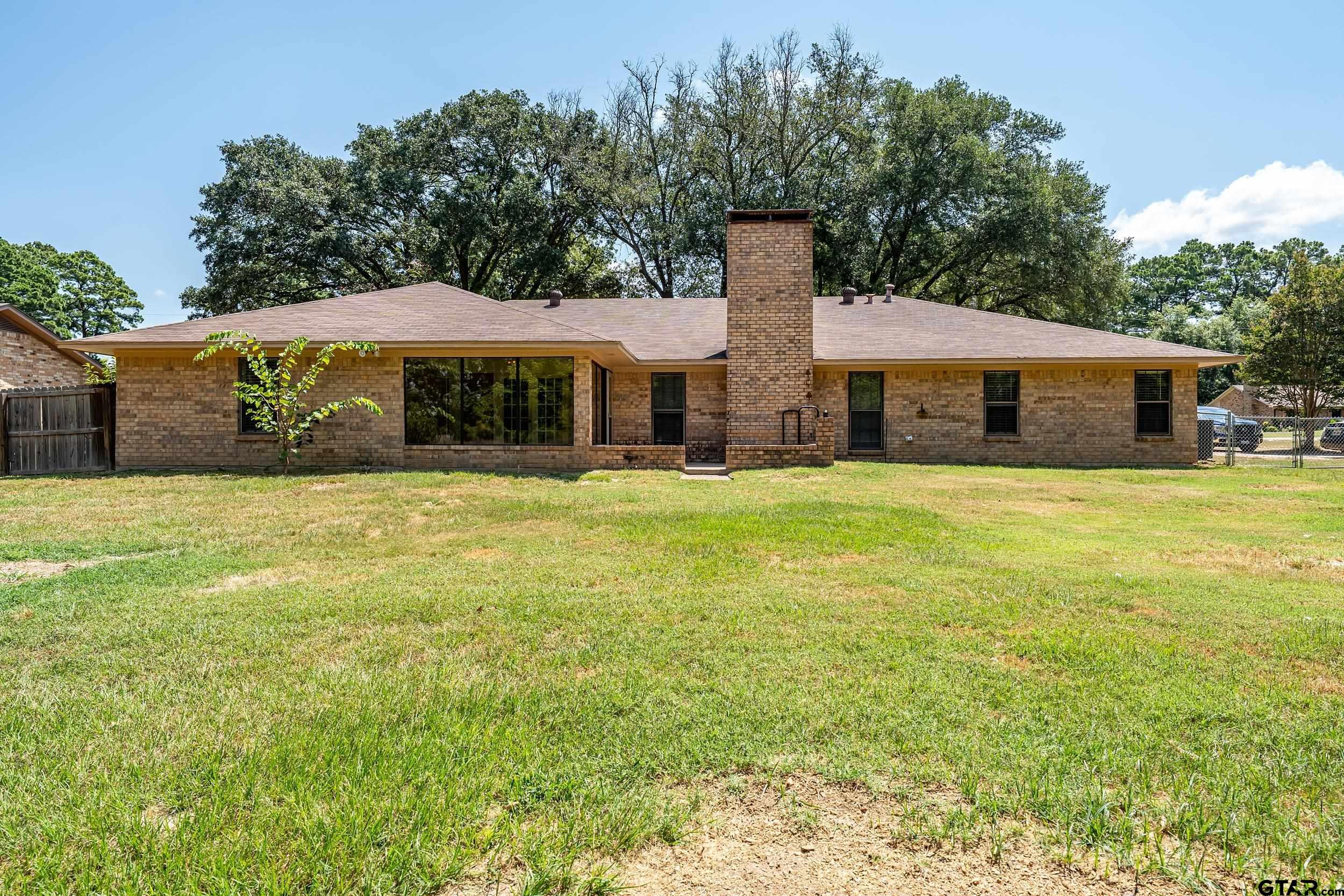 2814 Pineview