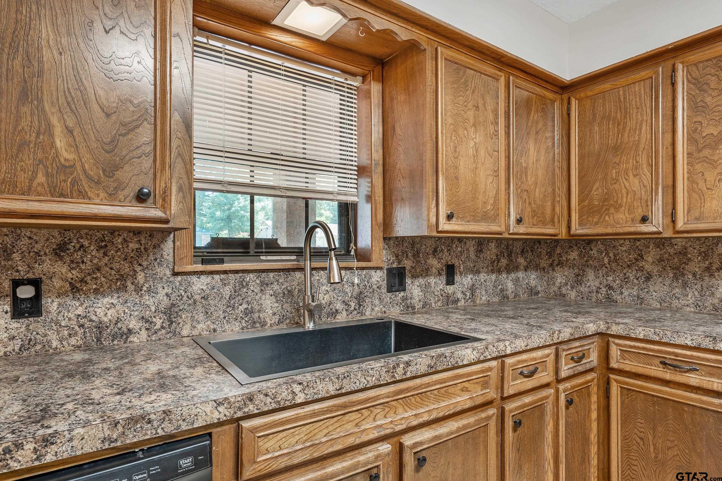 2814 Pineview