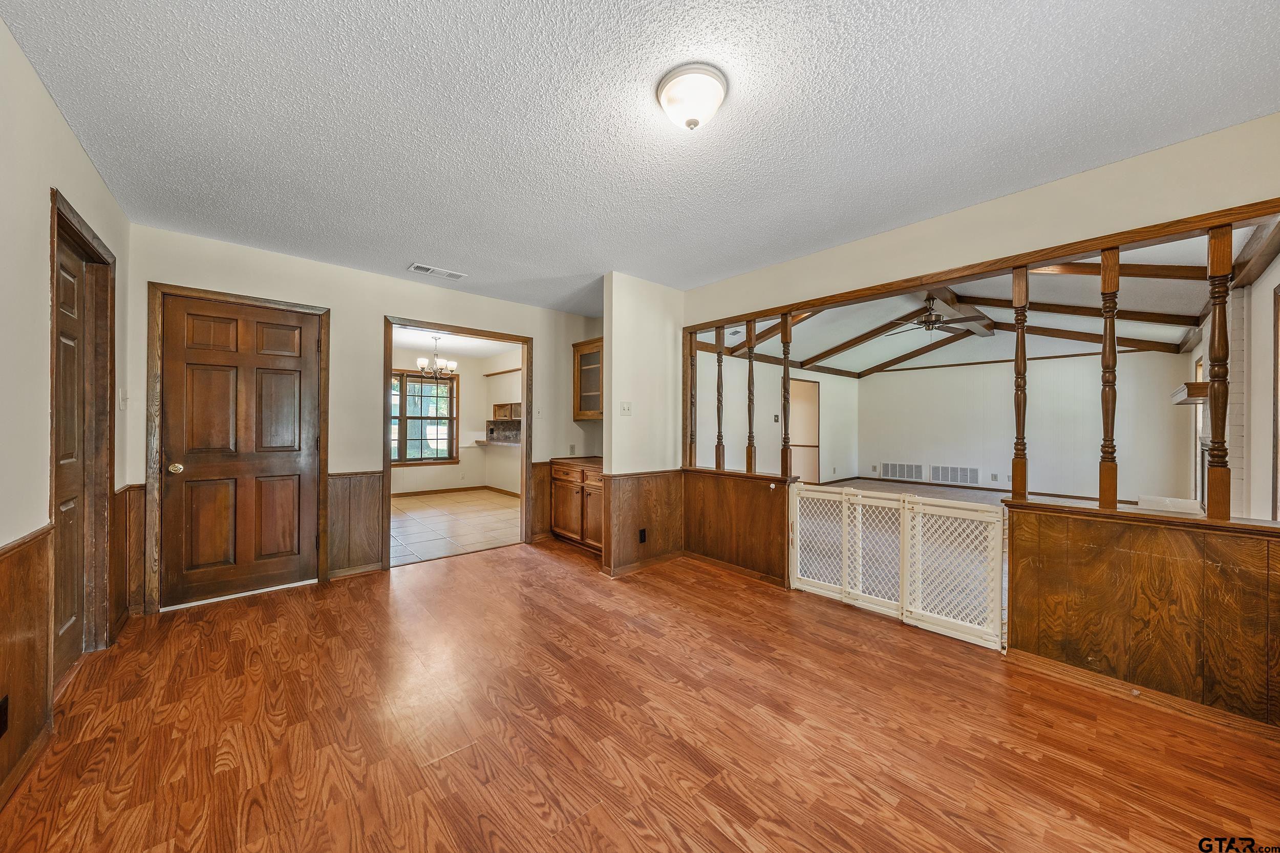 2814 Pineview