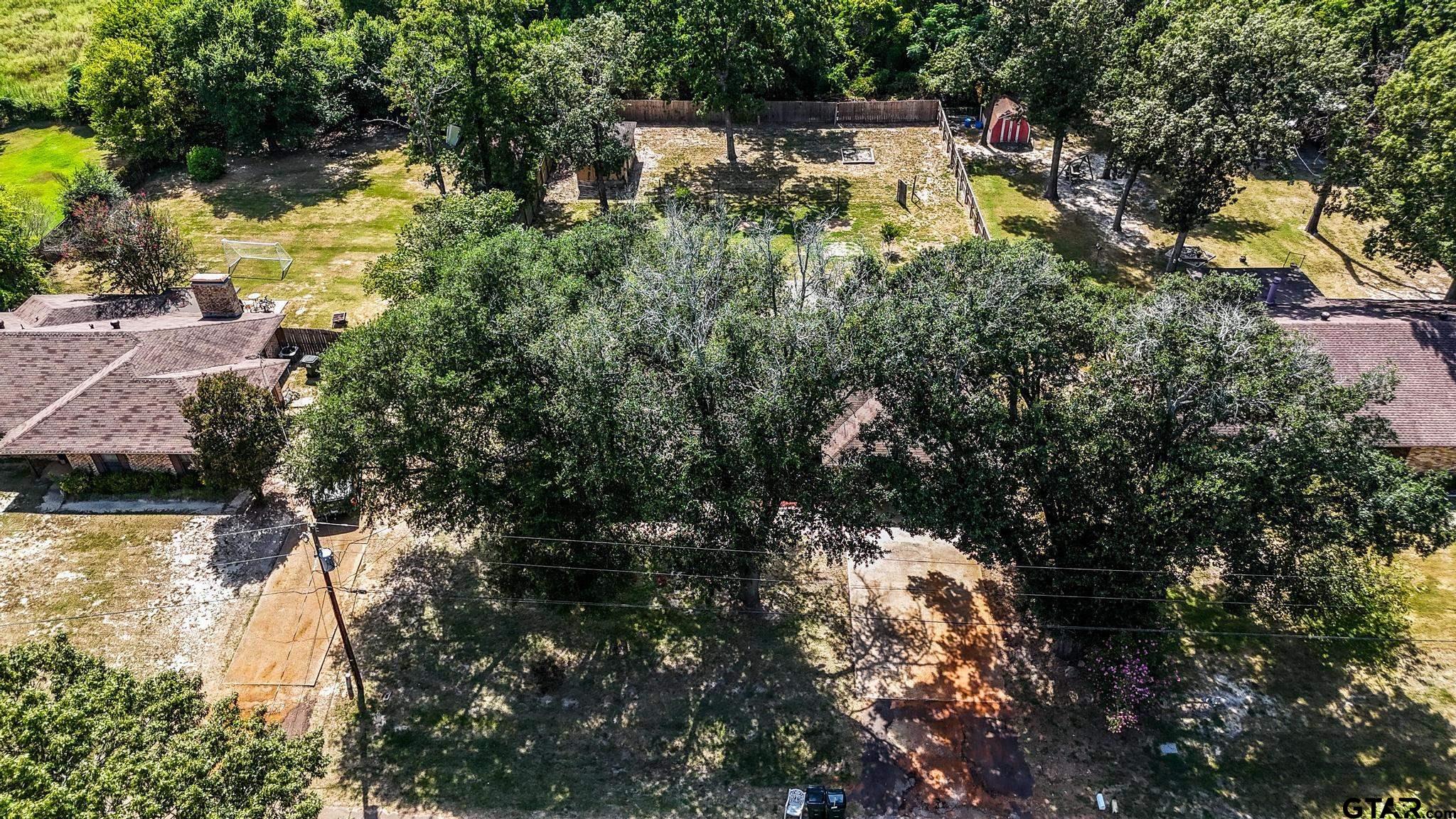 2814 Pineview