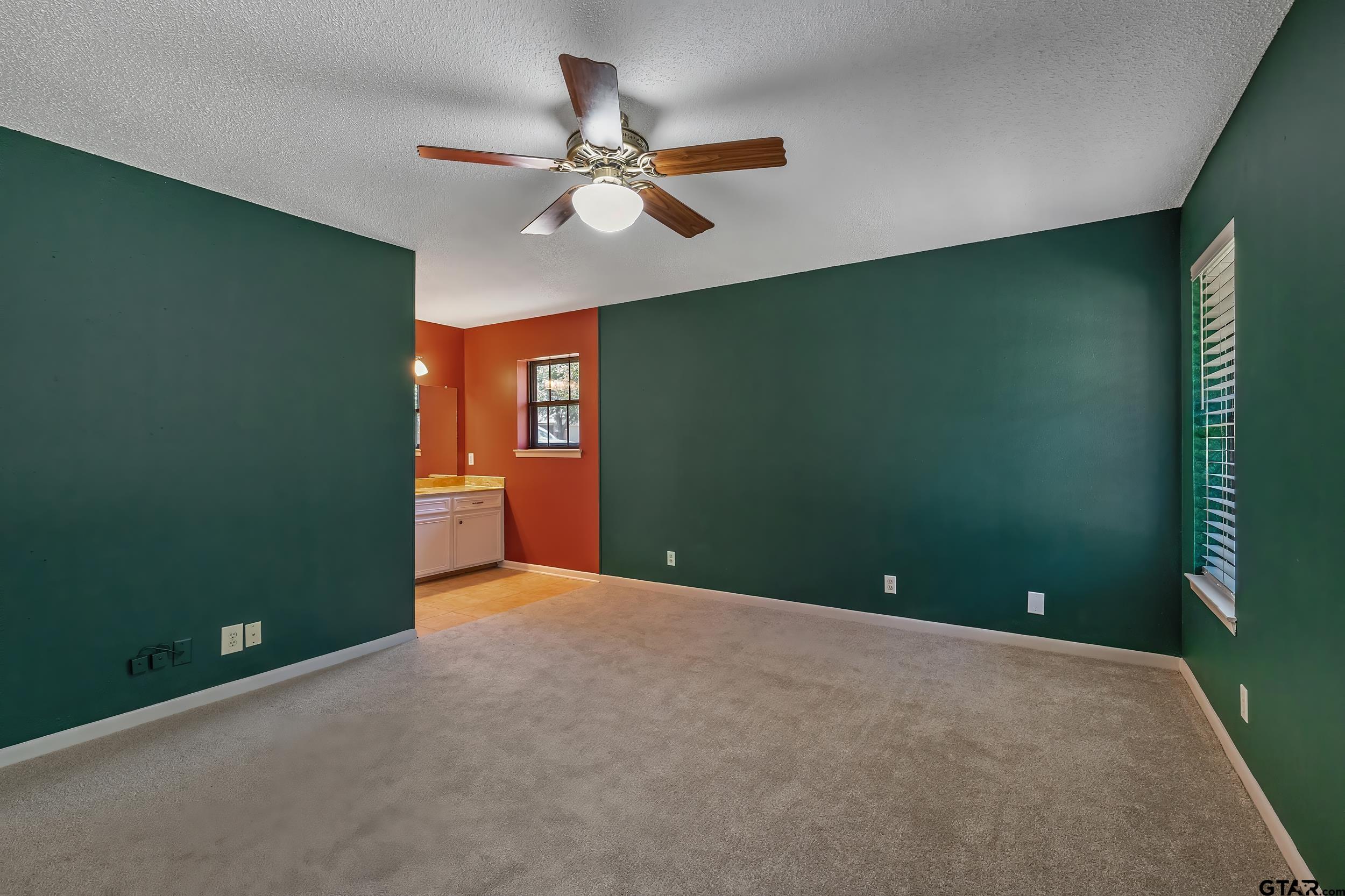 2814 Pineview