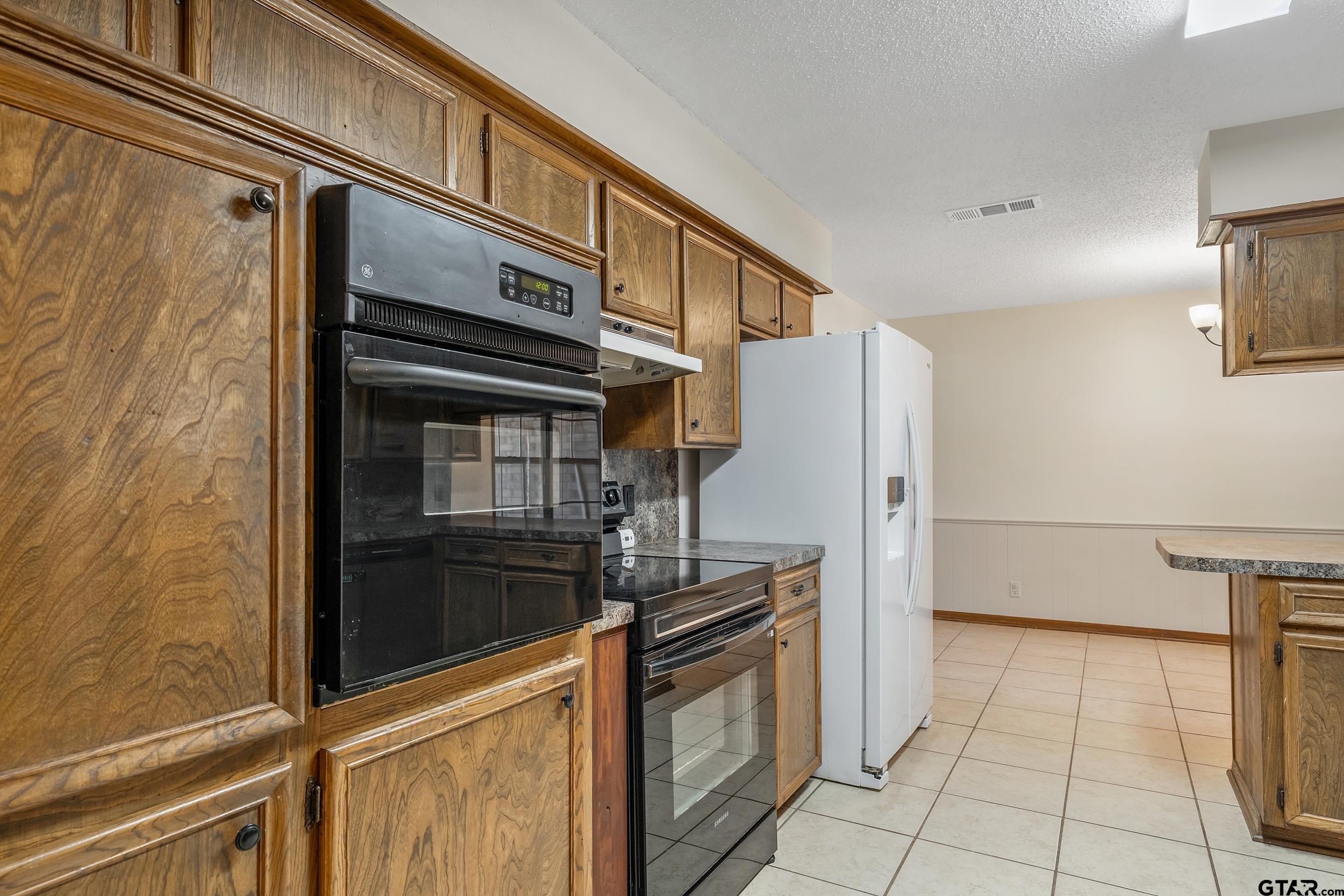 2814 Pineview