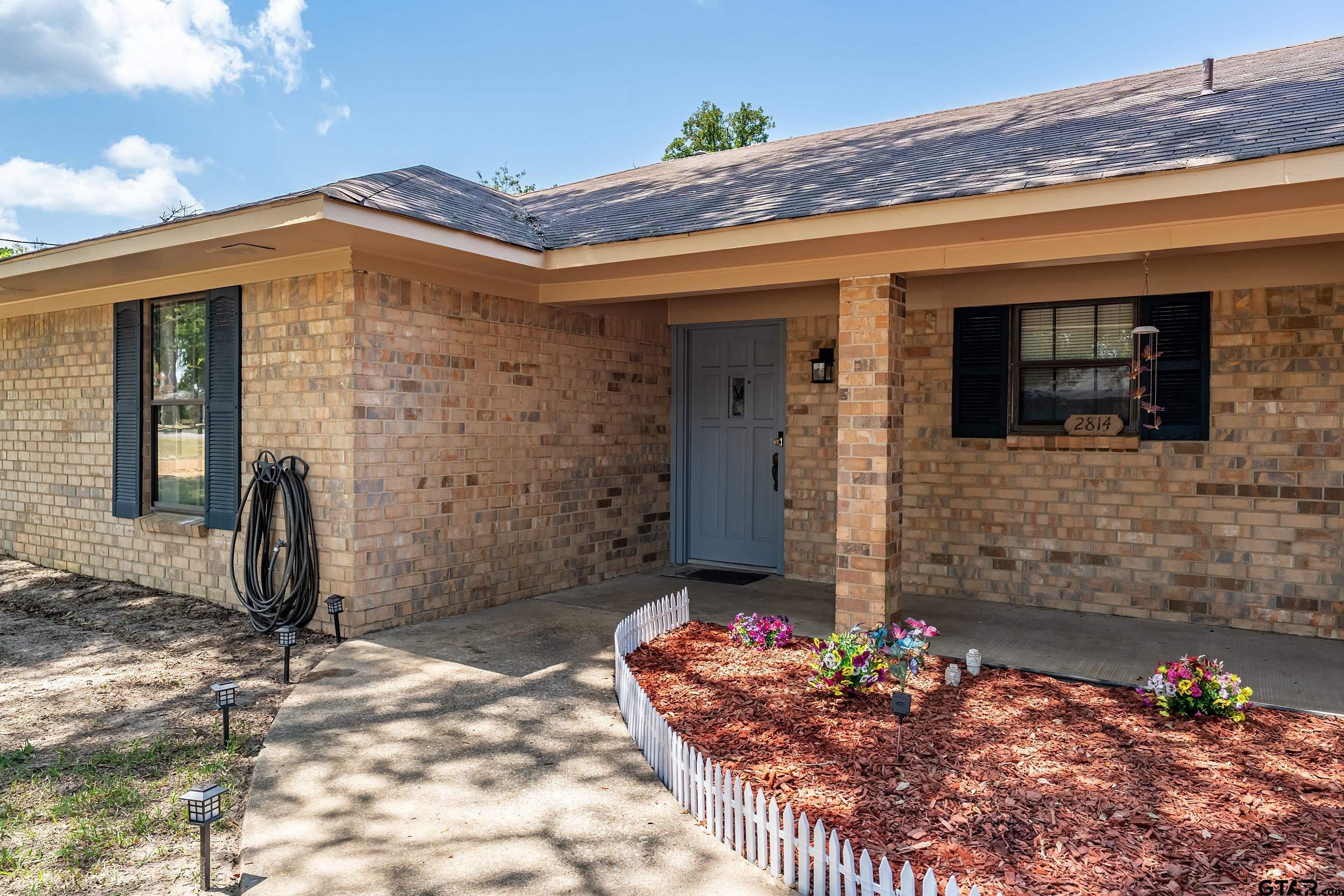 2814 Pineview