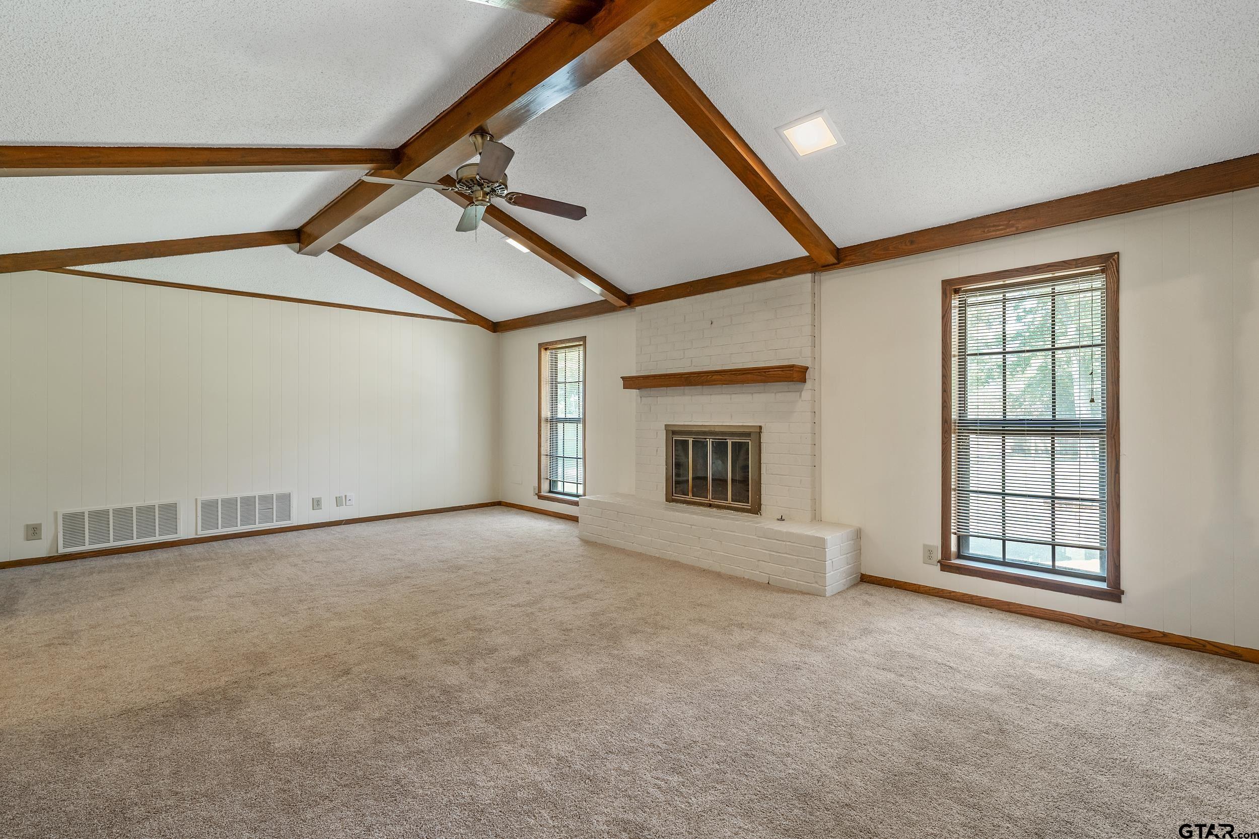 2814 Pineview