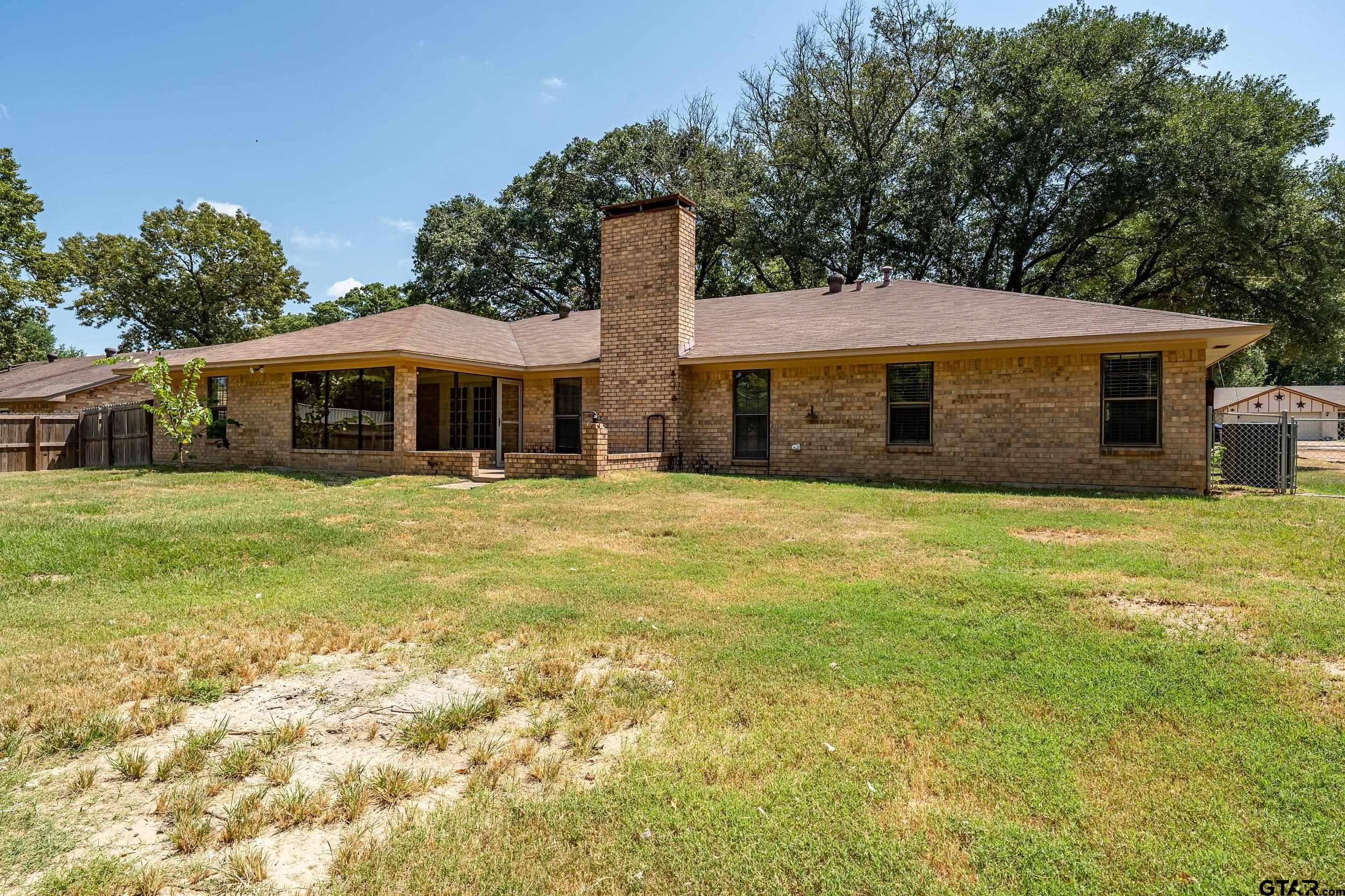 2814 Pineview