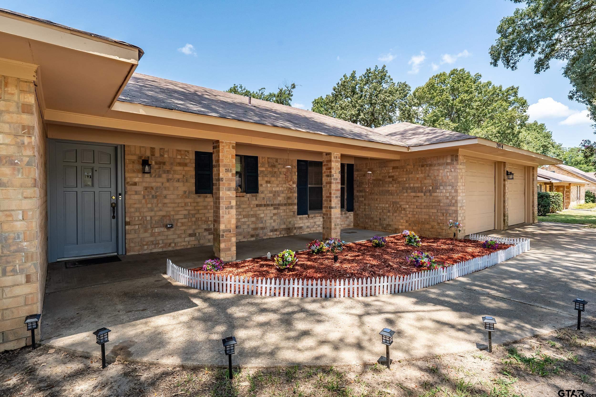2814 Pineview
