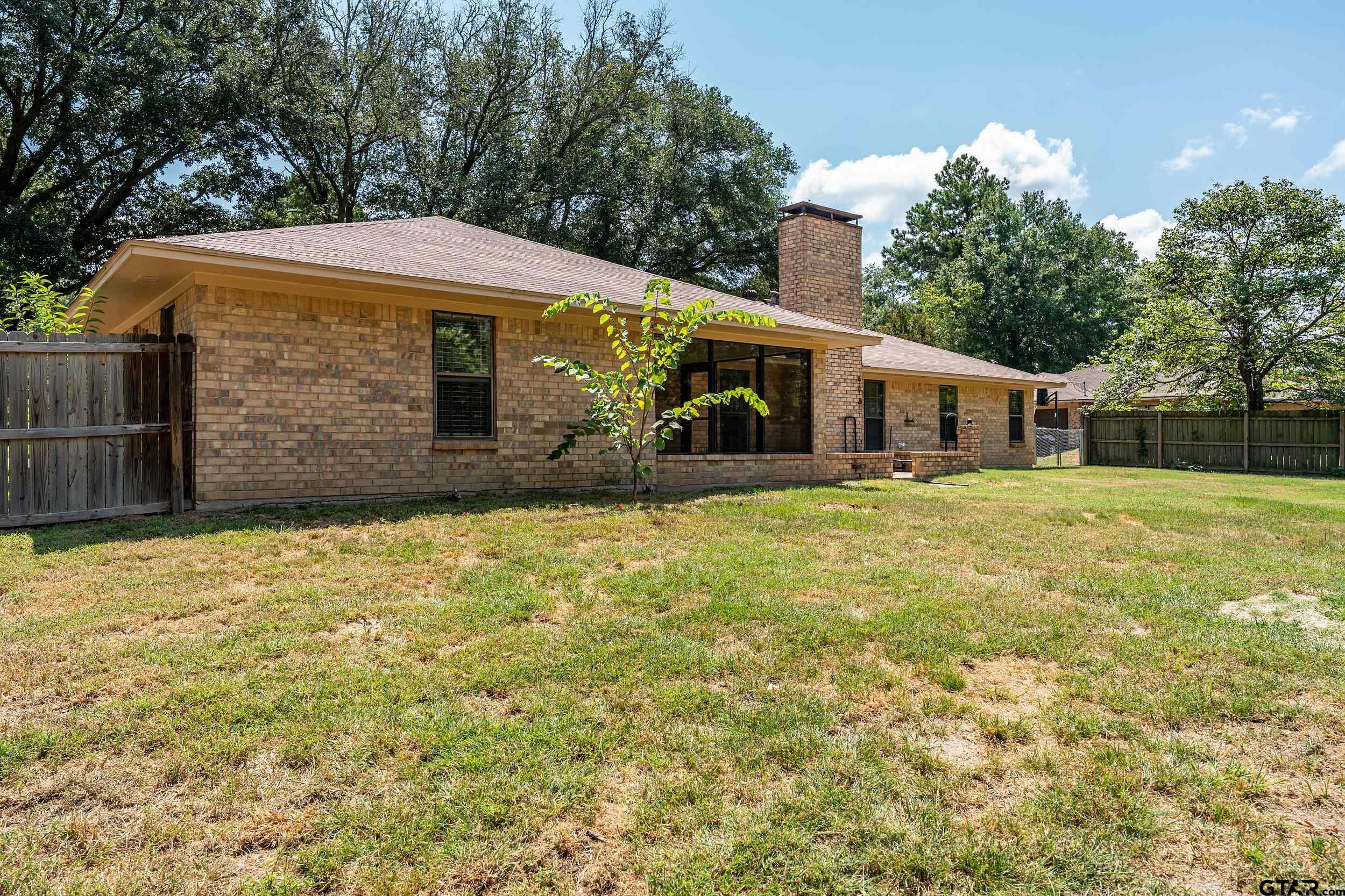 2814 Pineview