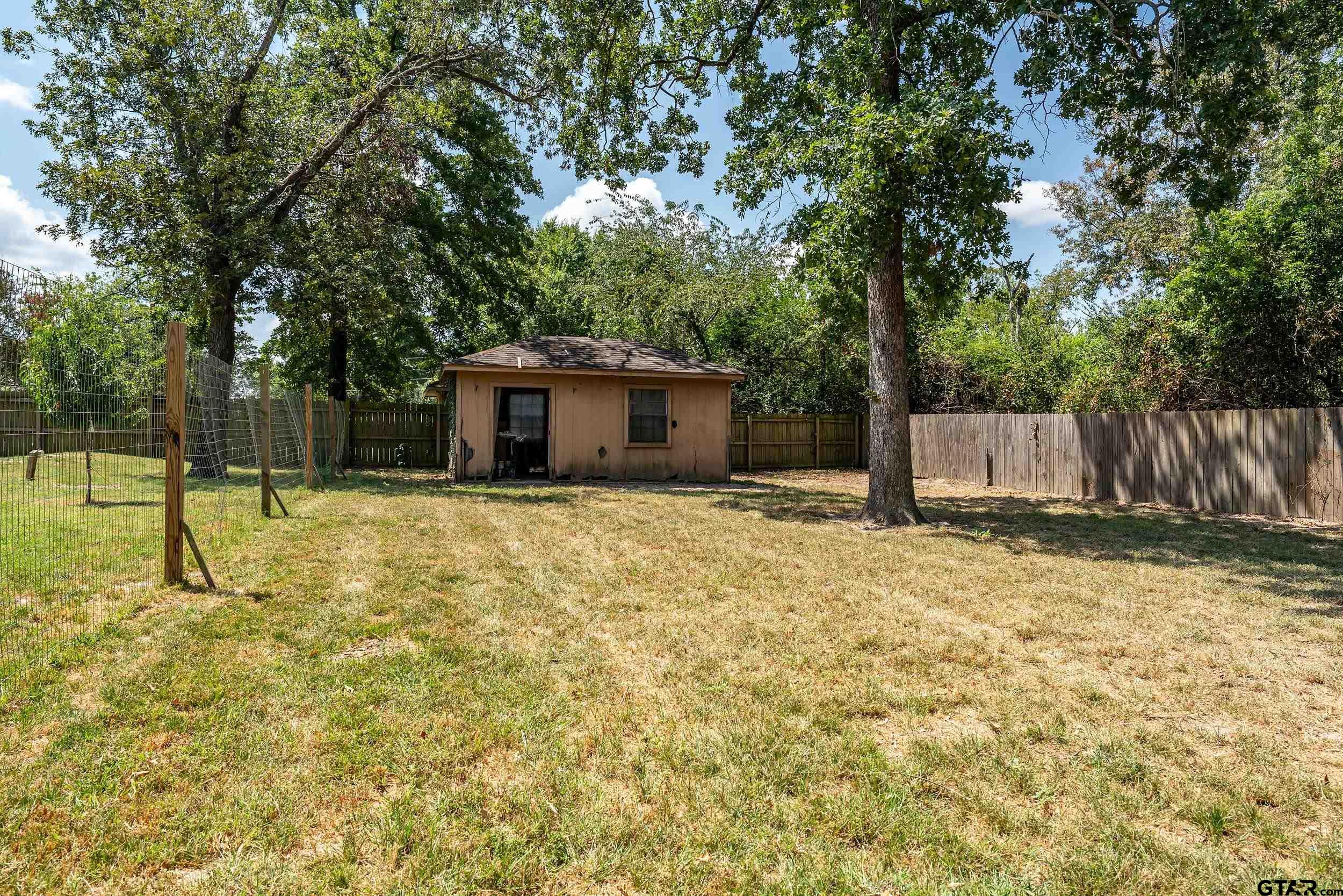 2814 Pineview