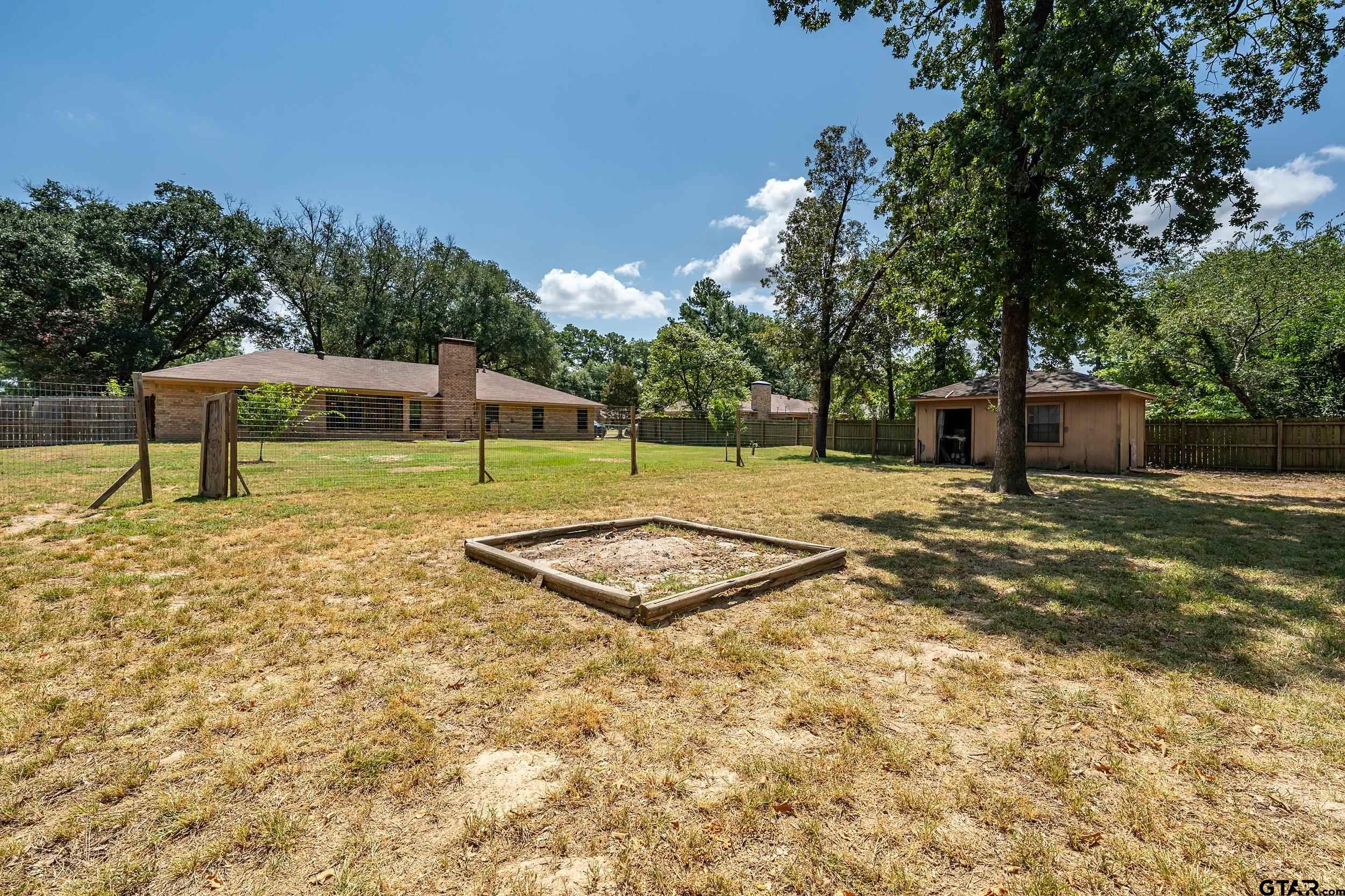 2814 Pineview
