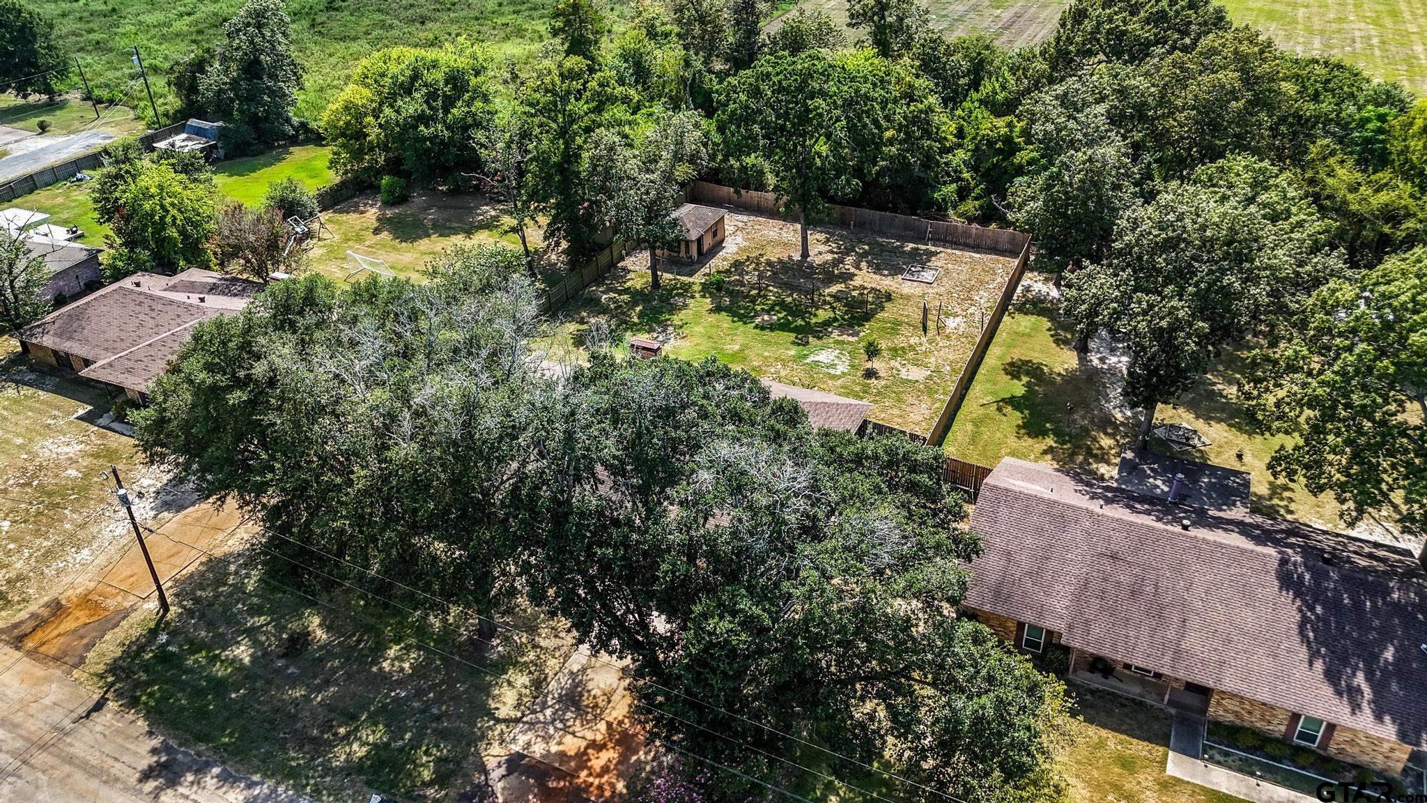 2814 Pineview