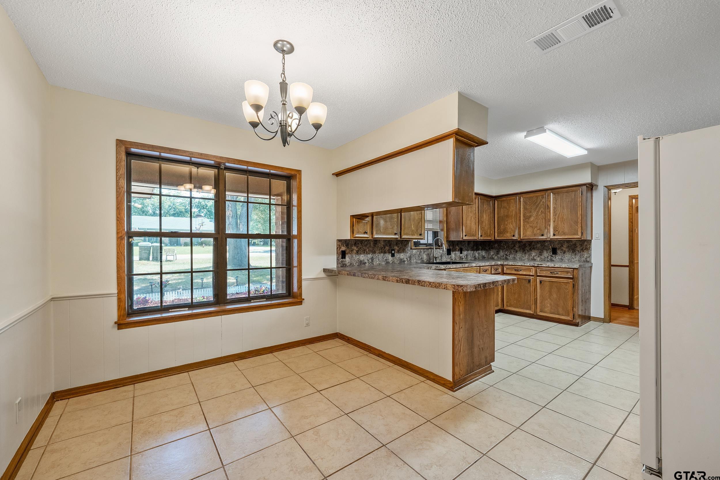 2814 Pineview