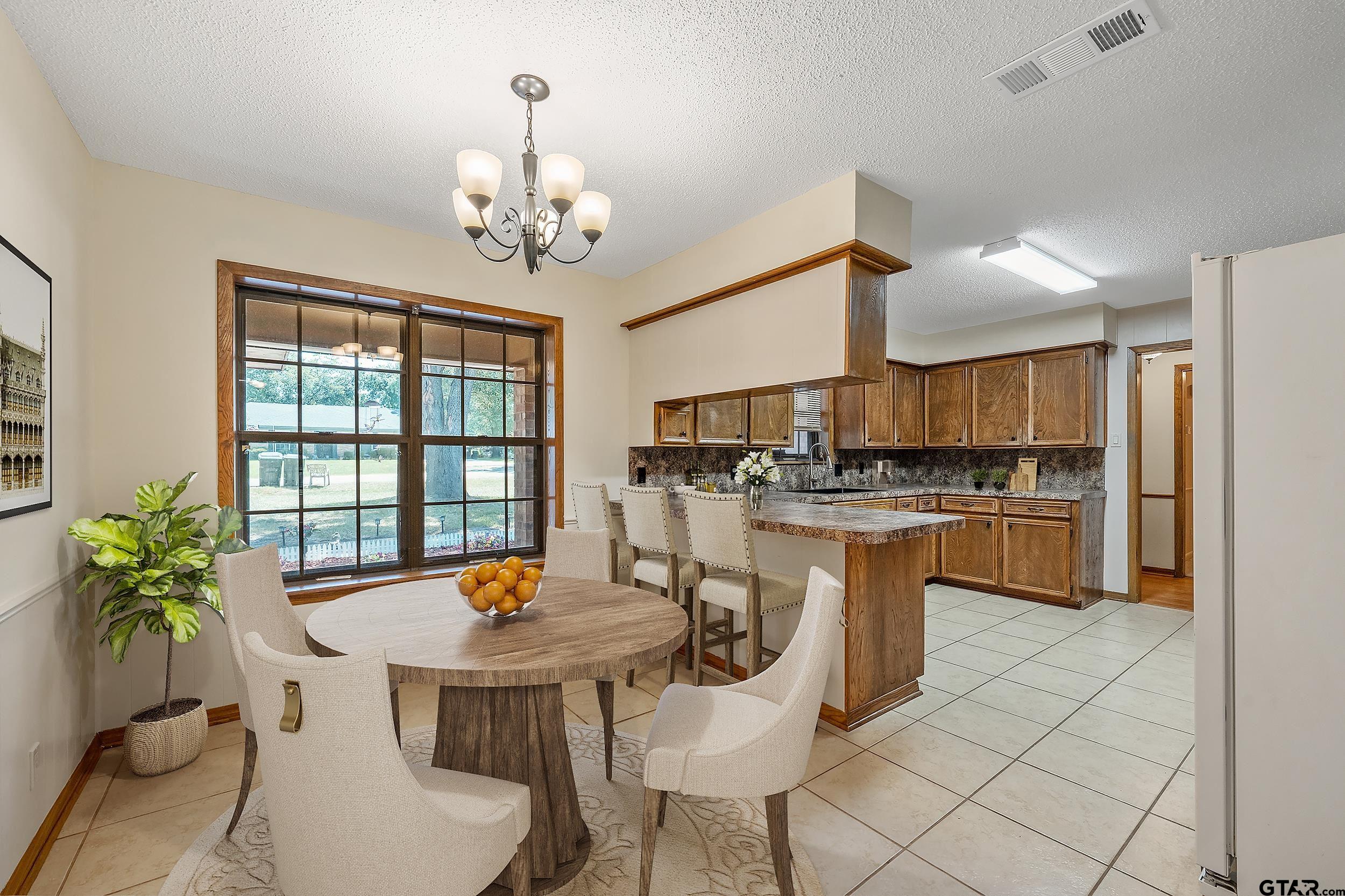 2814 Pineview