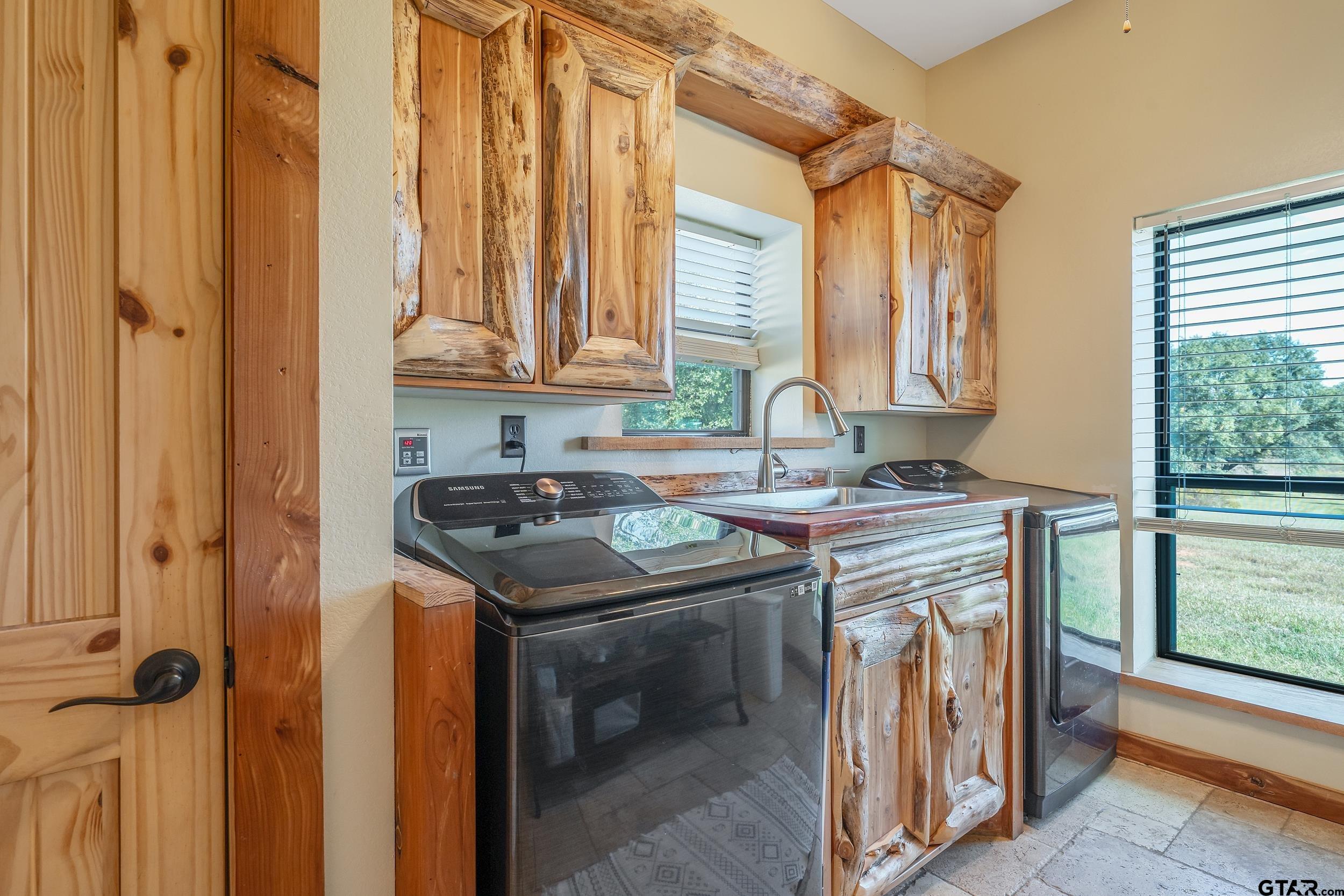 2600 Van Meter Rd