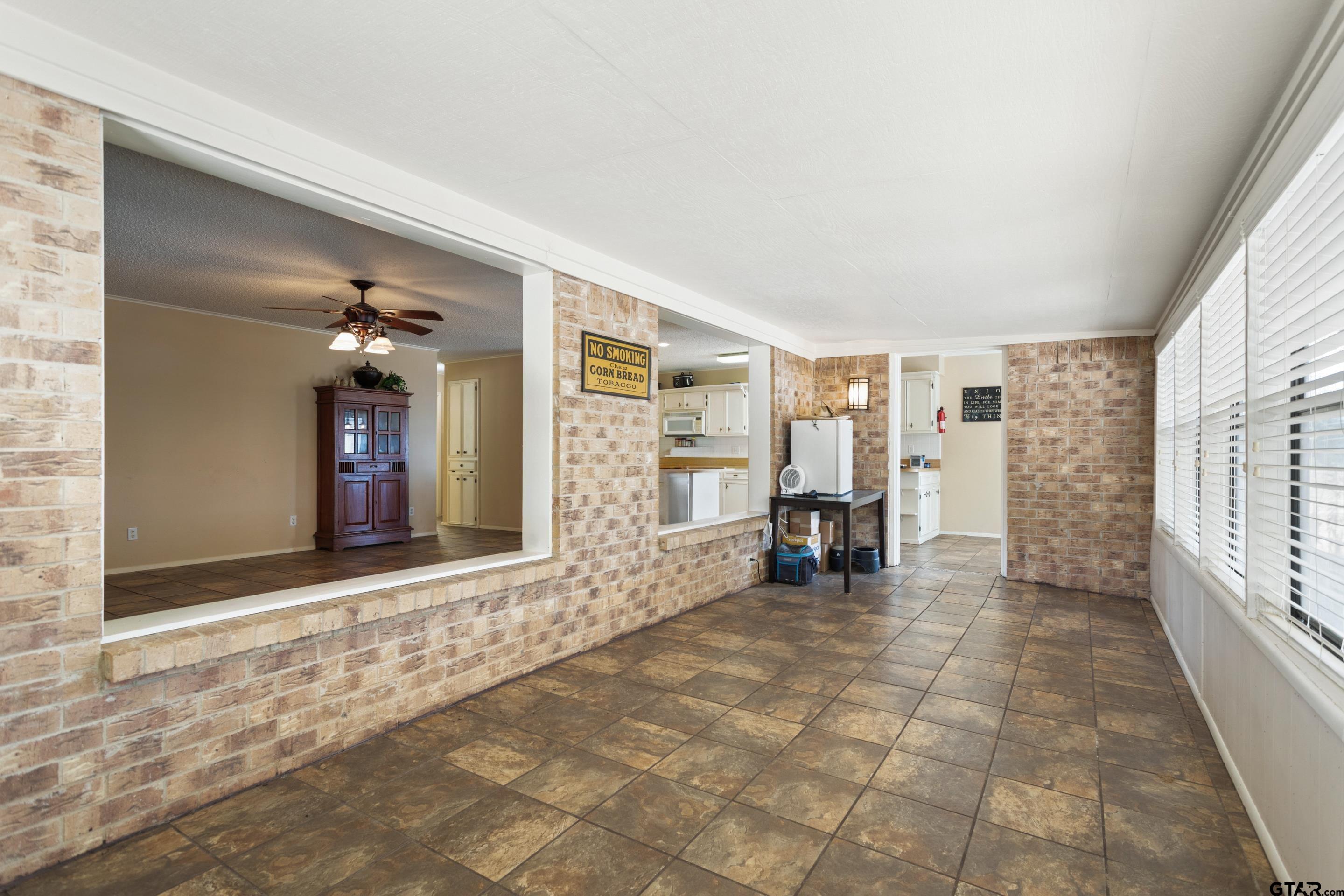 189 County Road 1886