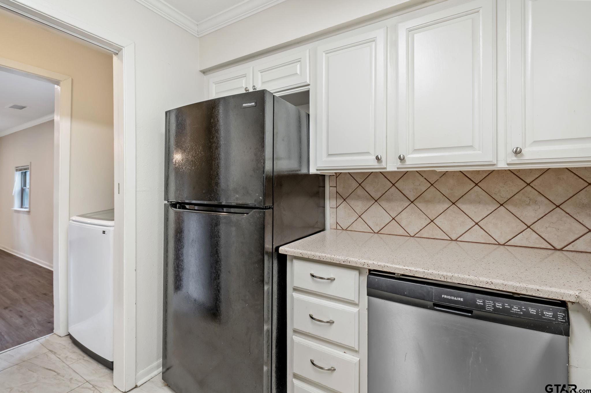3100 Rosemary Ln