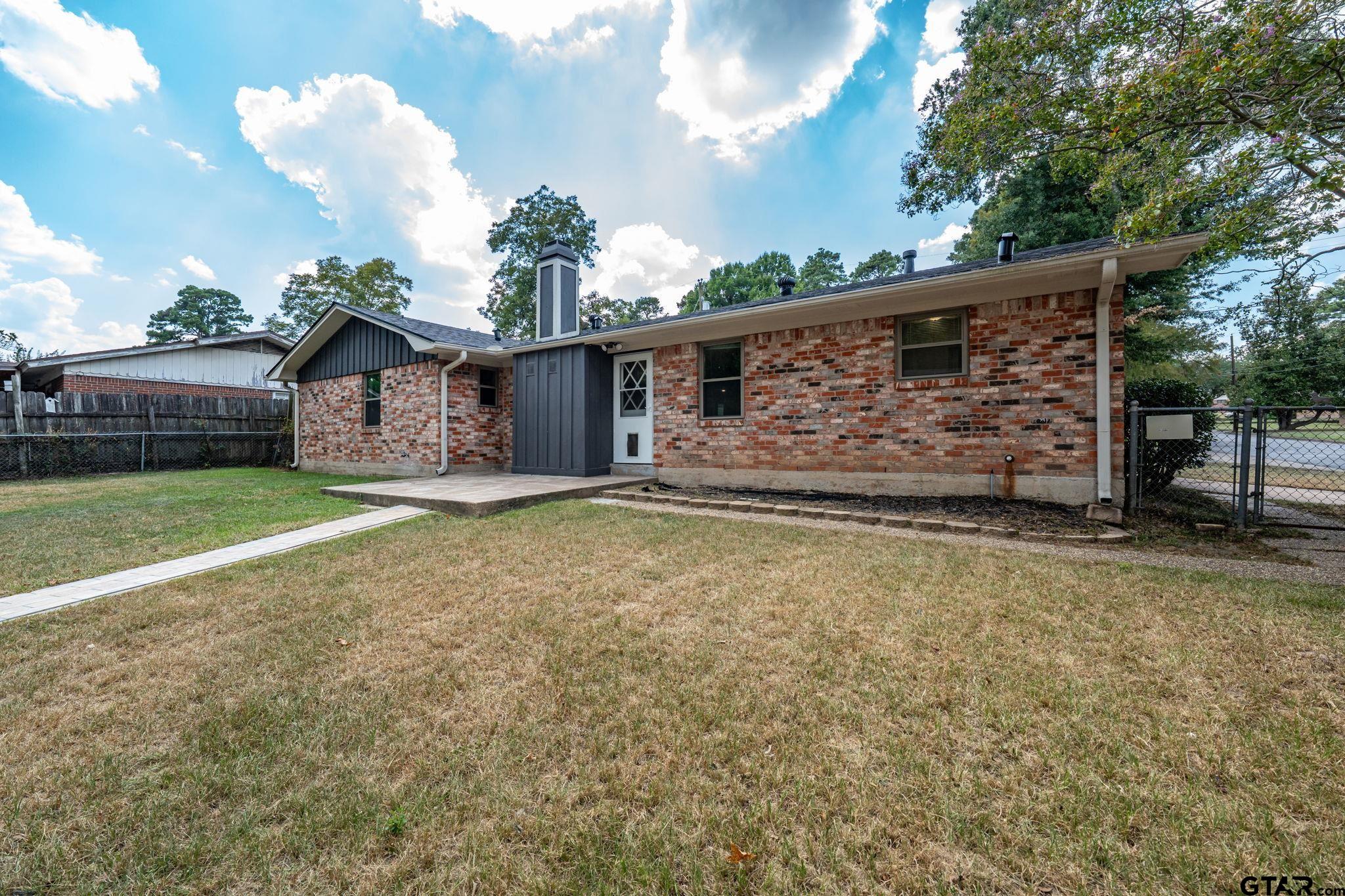 3100 Rosemary Ln