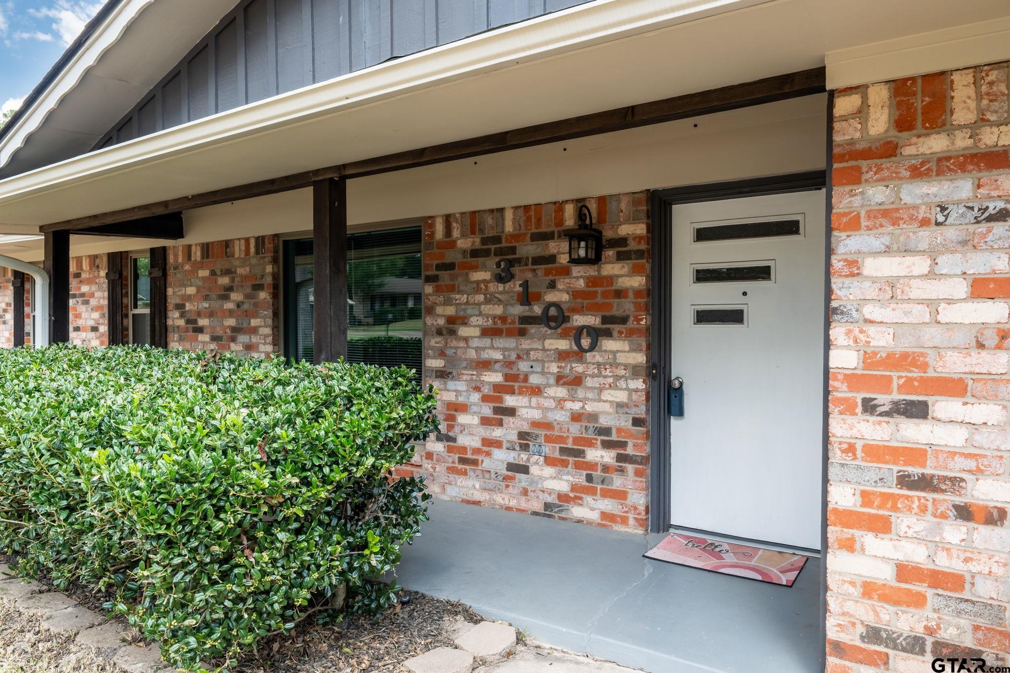 3100 Rosemary Ln