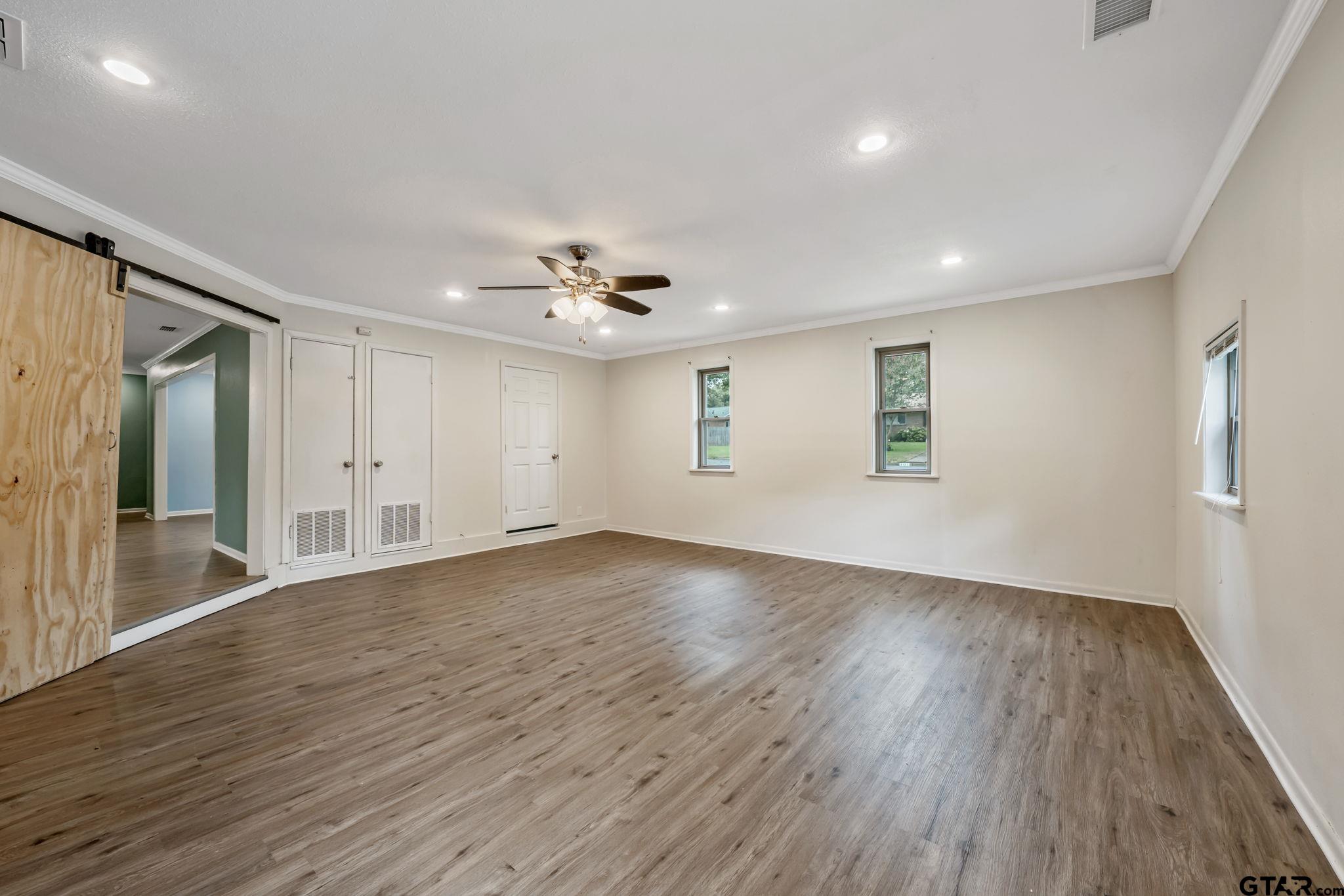 3100 Rosemary Ln