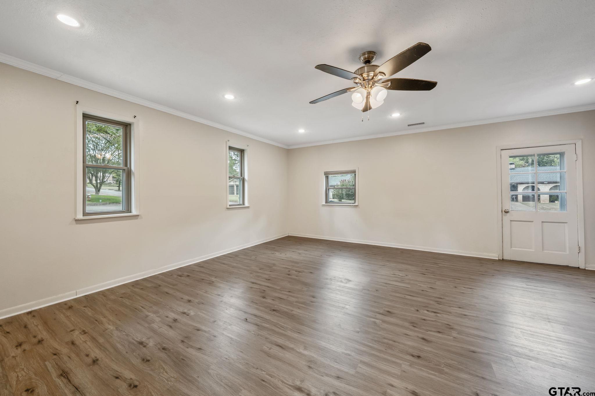 3100 Rosemary Ln