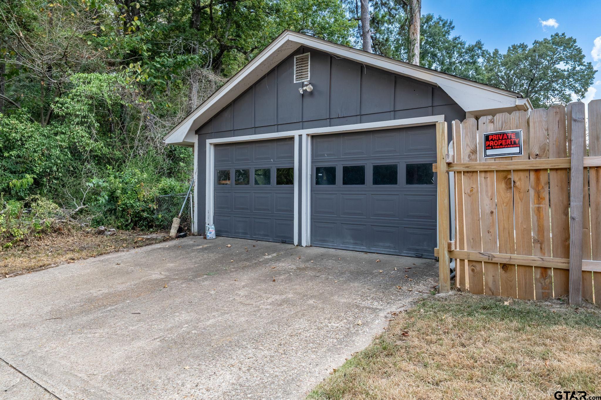 3100 Rosemary Ln