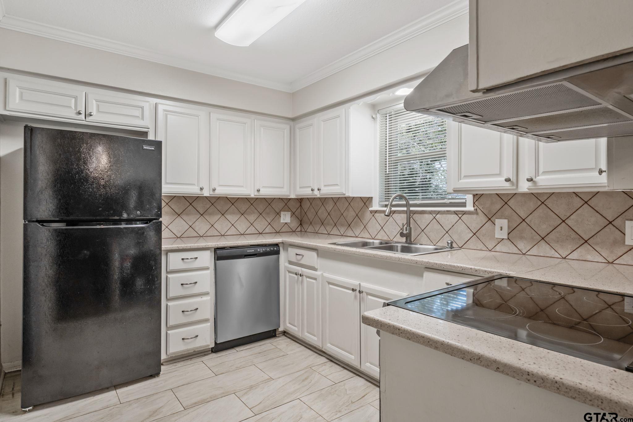 3100 Rosemary Ln