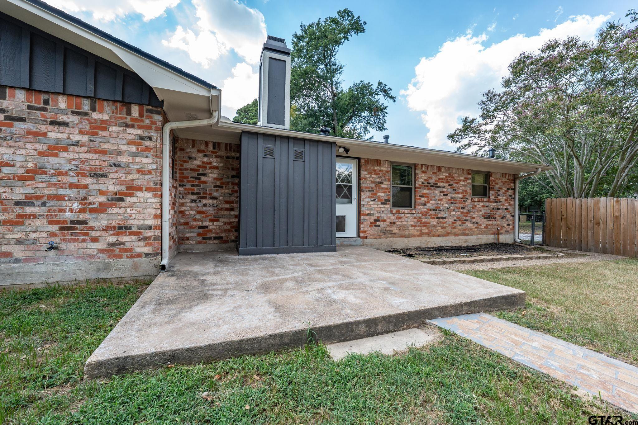 3100 Rosemary Ln