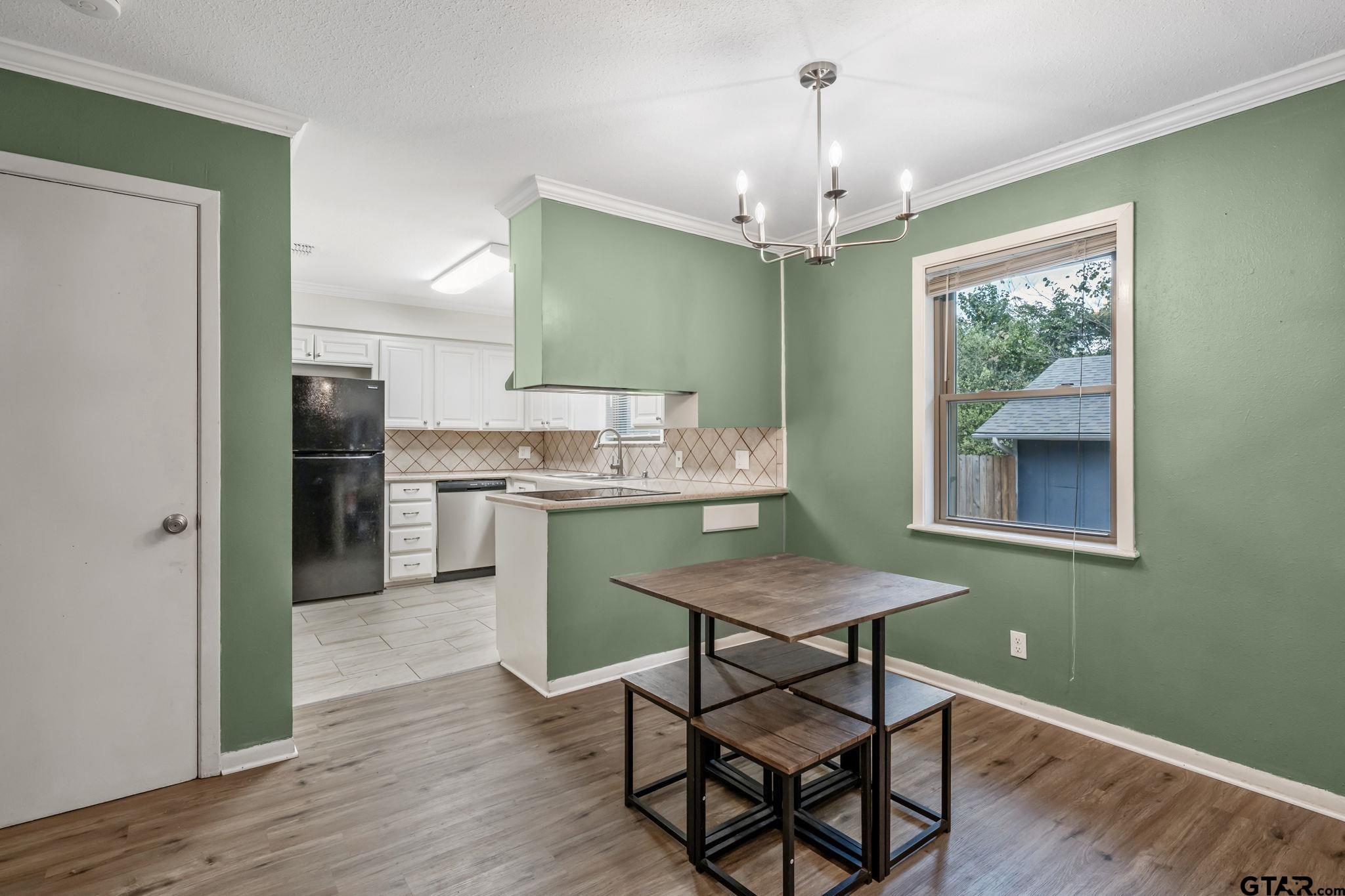 3100 Rosemary Ln