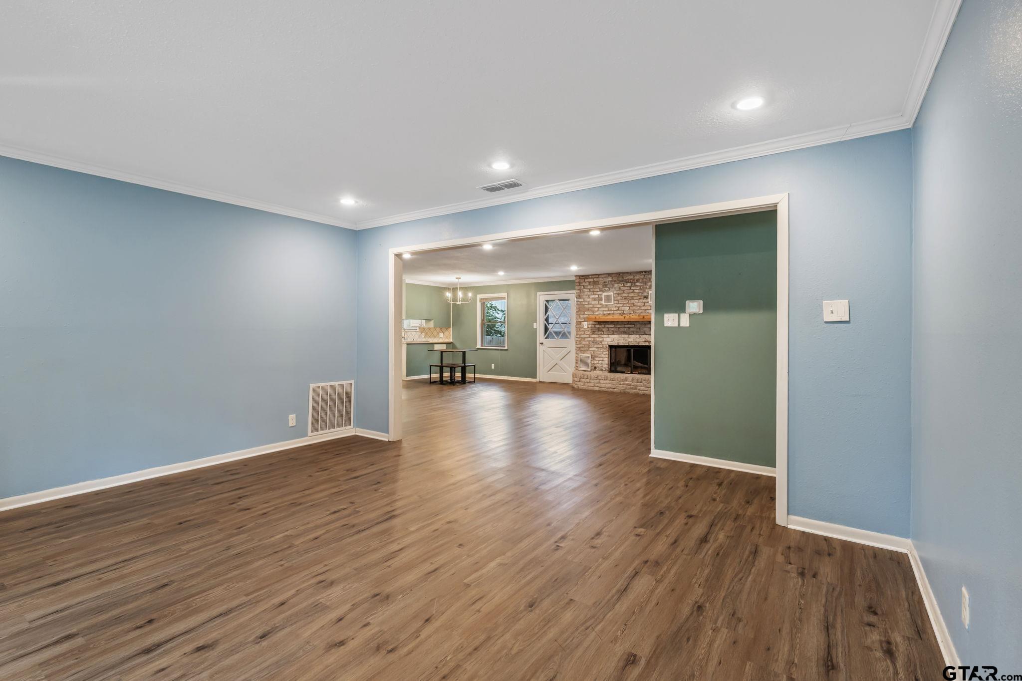 3100 Rosemary Ln