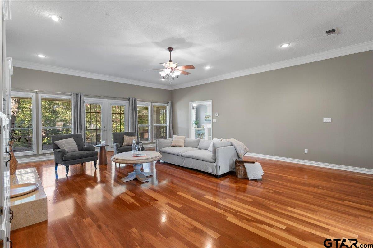 532 Dogwood Ln