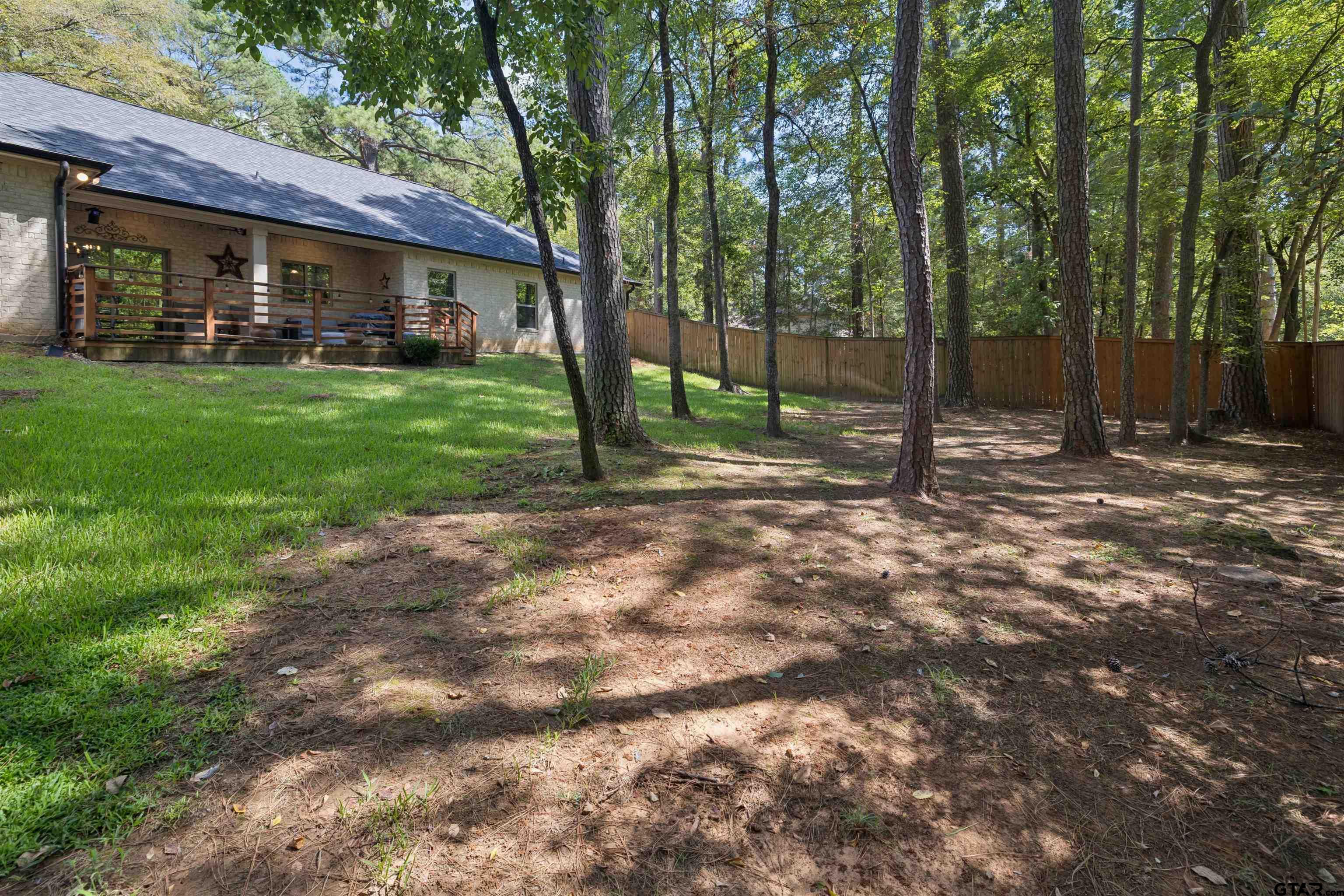 17984 Oakridge Ln