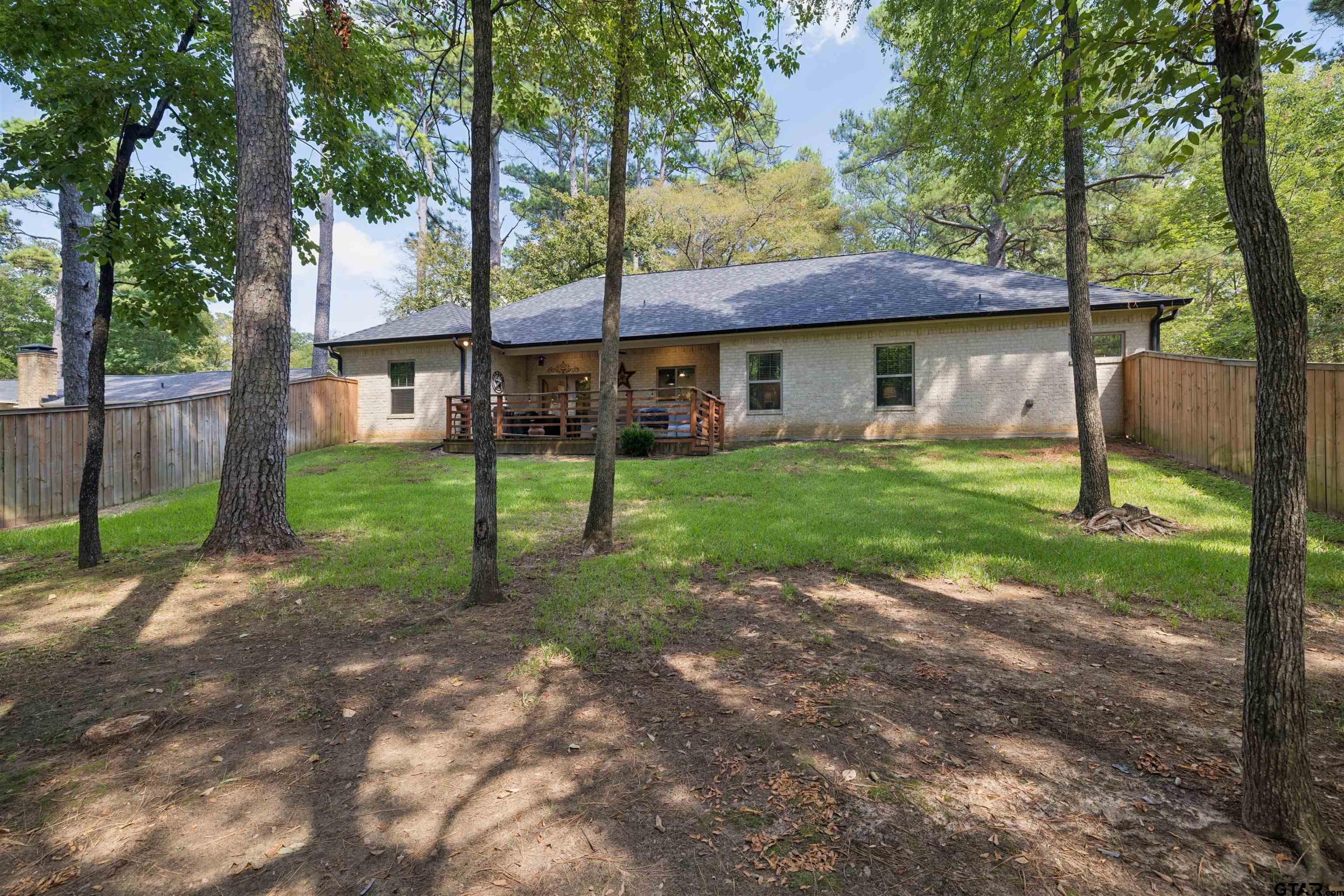 17984 Oakridge Ln