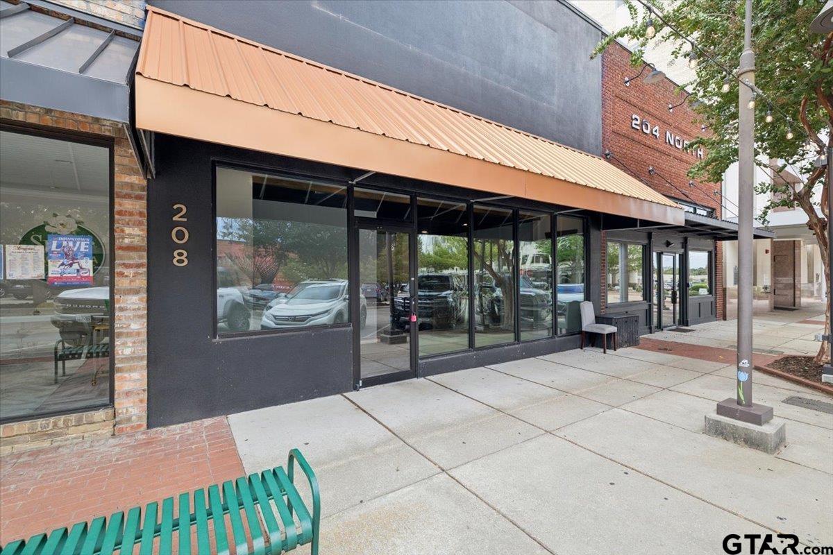 208 N Fredonia St.