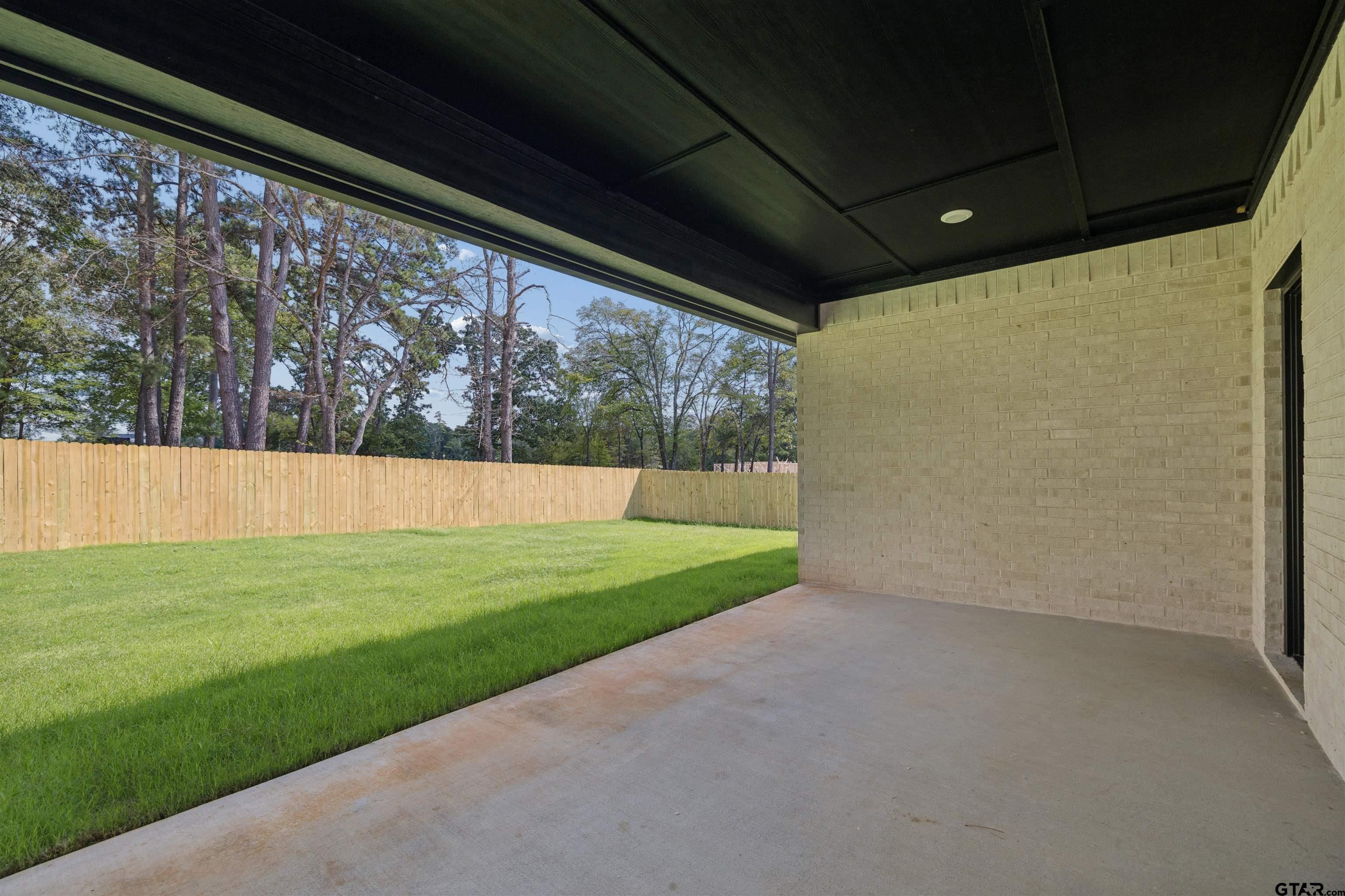 12101 Pinecrest Dr