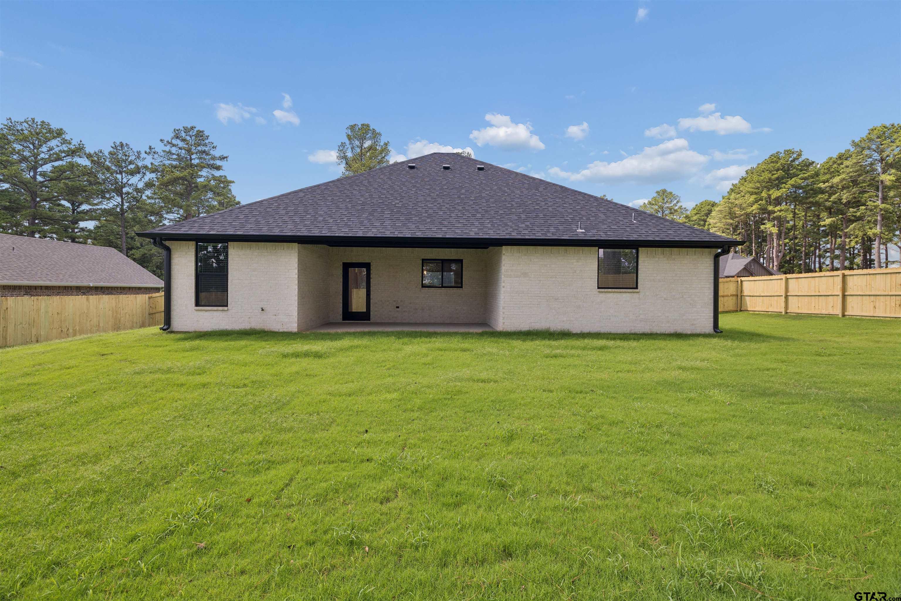 12101 Pinecrest Dr