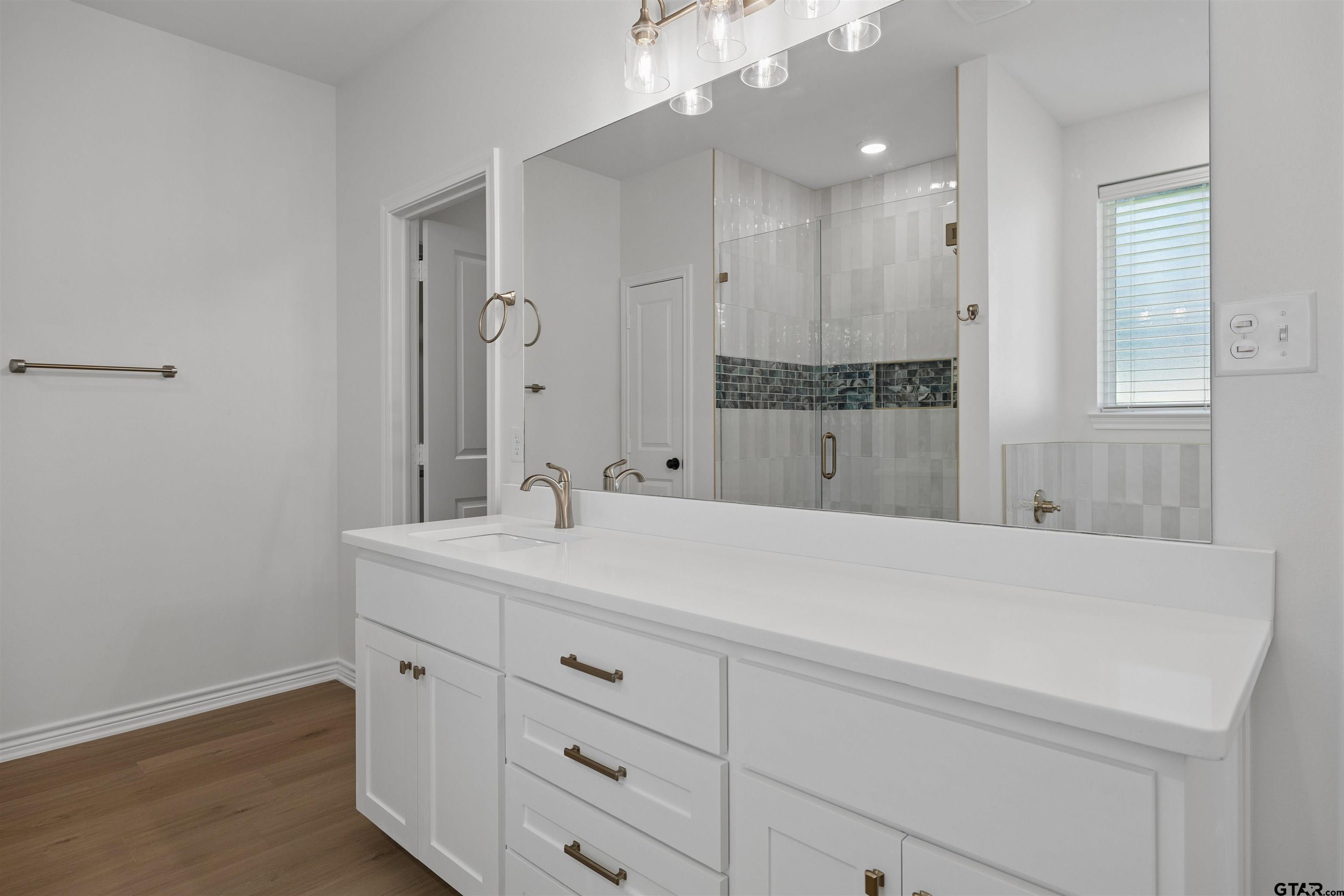 12101 Pinecrest Dr
