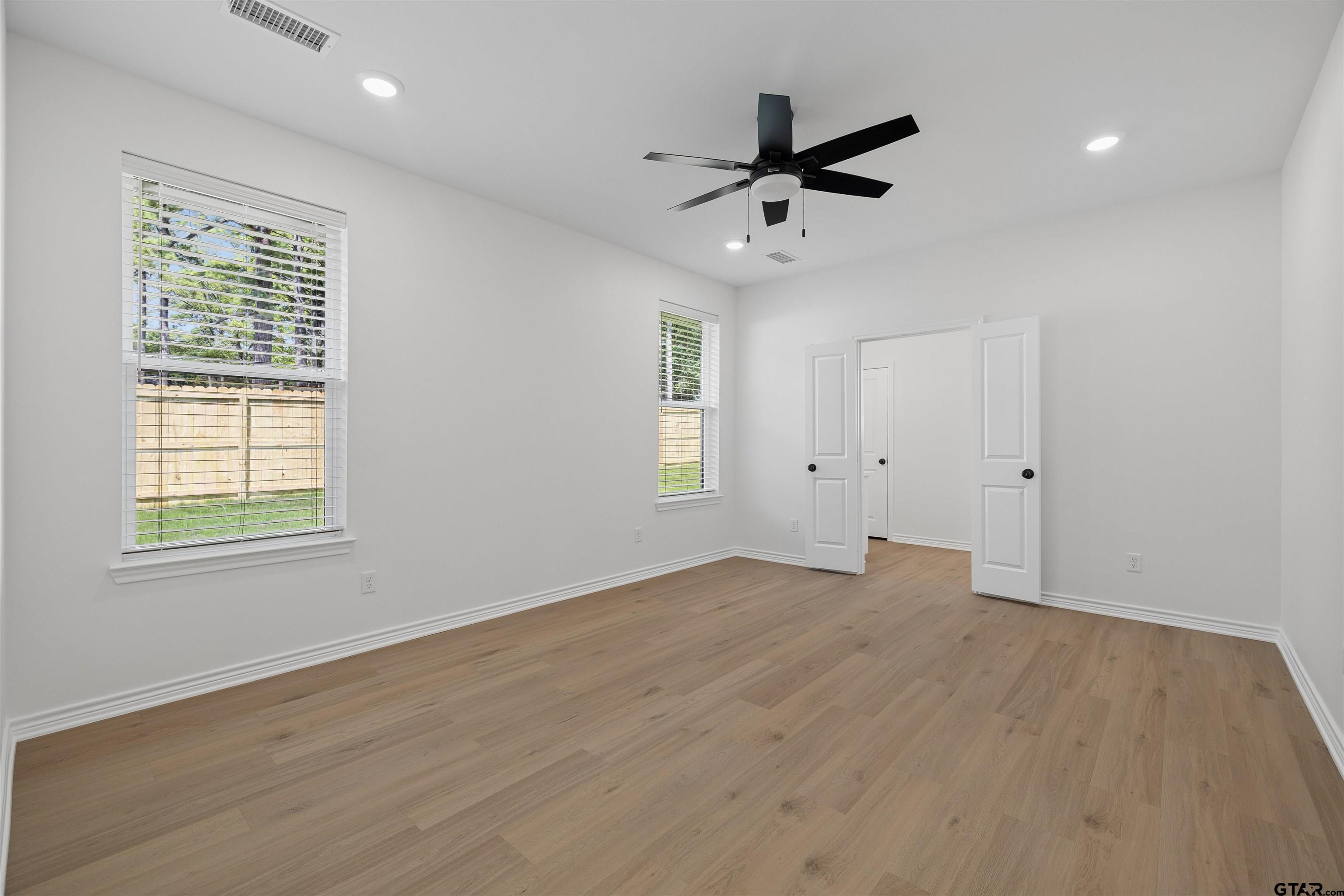 12101 Pinecrest Dr
