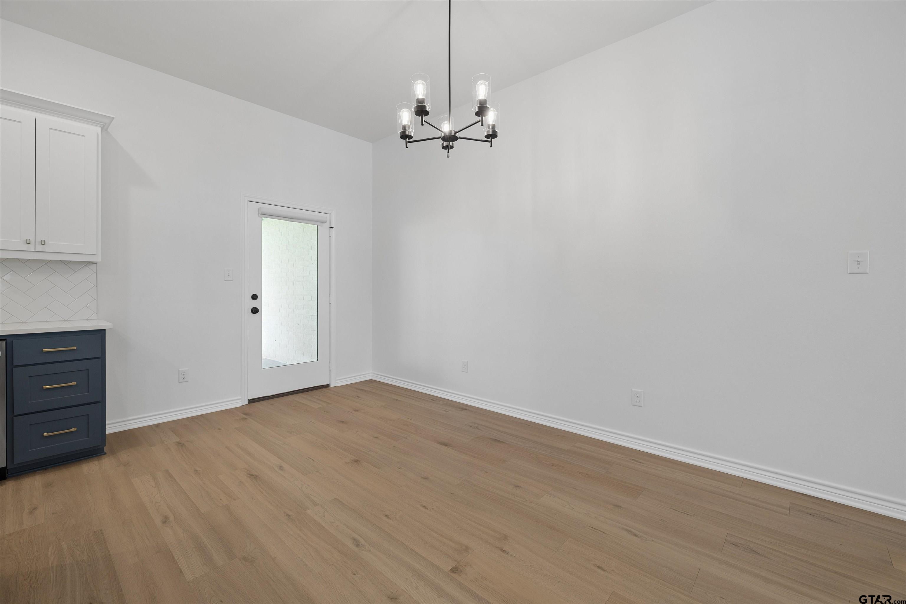 12101 Pinecrest Dr